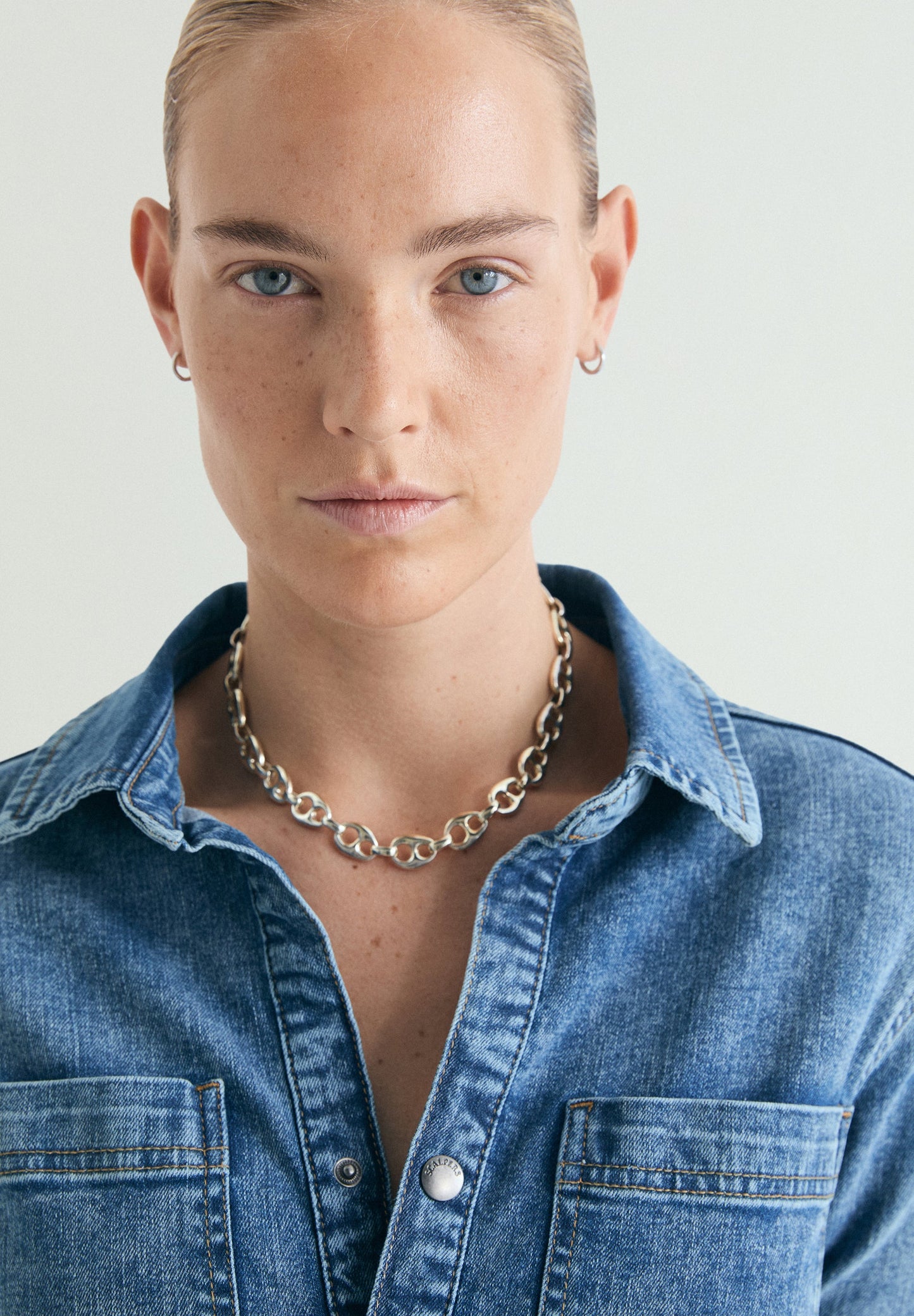 JEANS-JUMPSUIT MIT TASCHEN