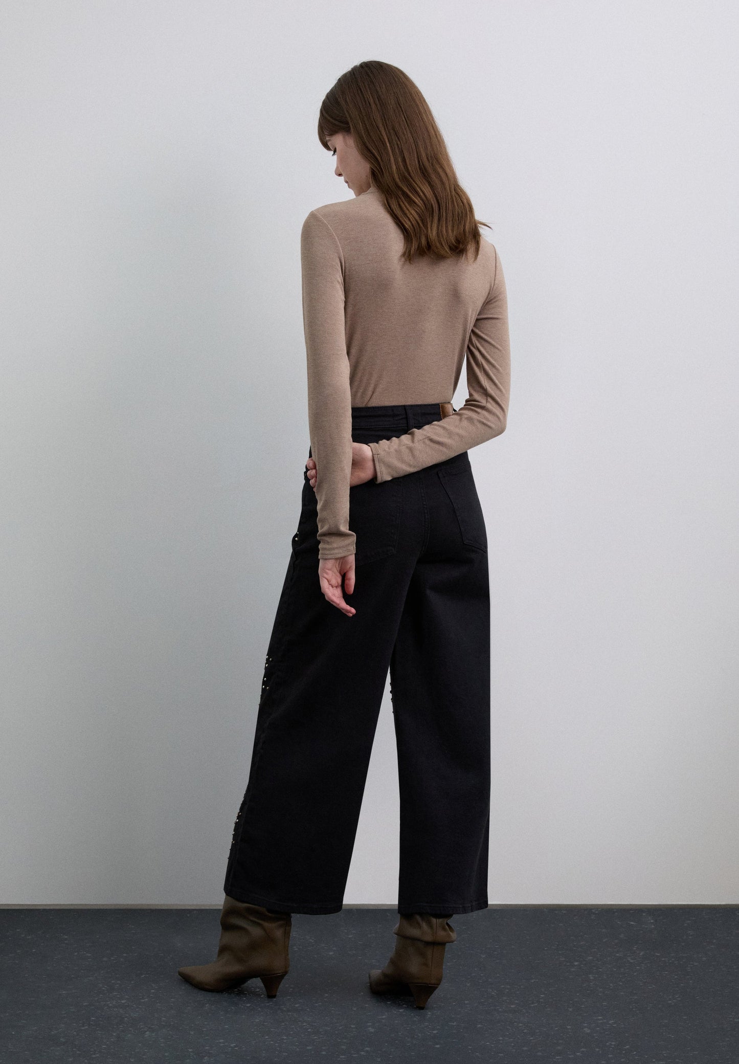 CULOTTE-JEANS MIT NIETEN