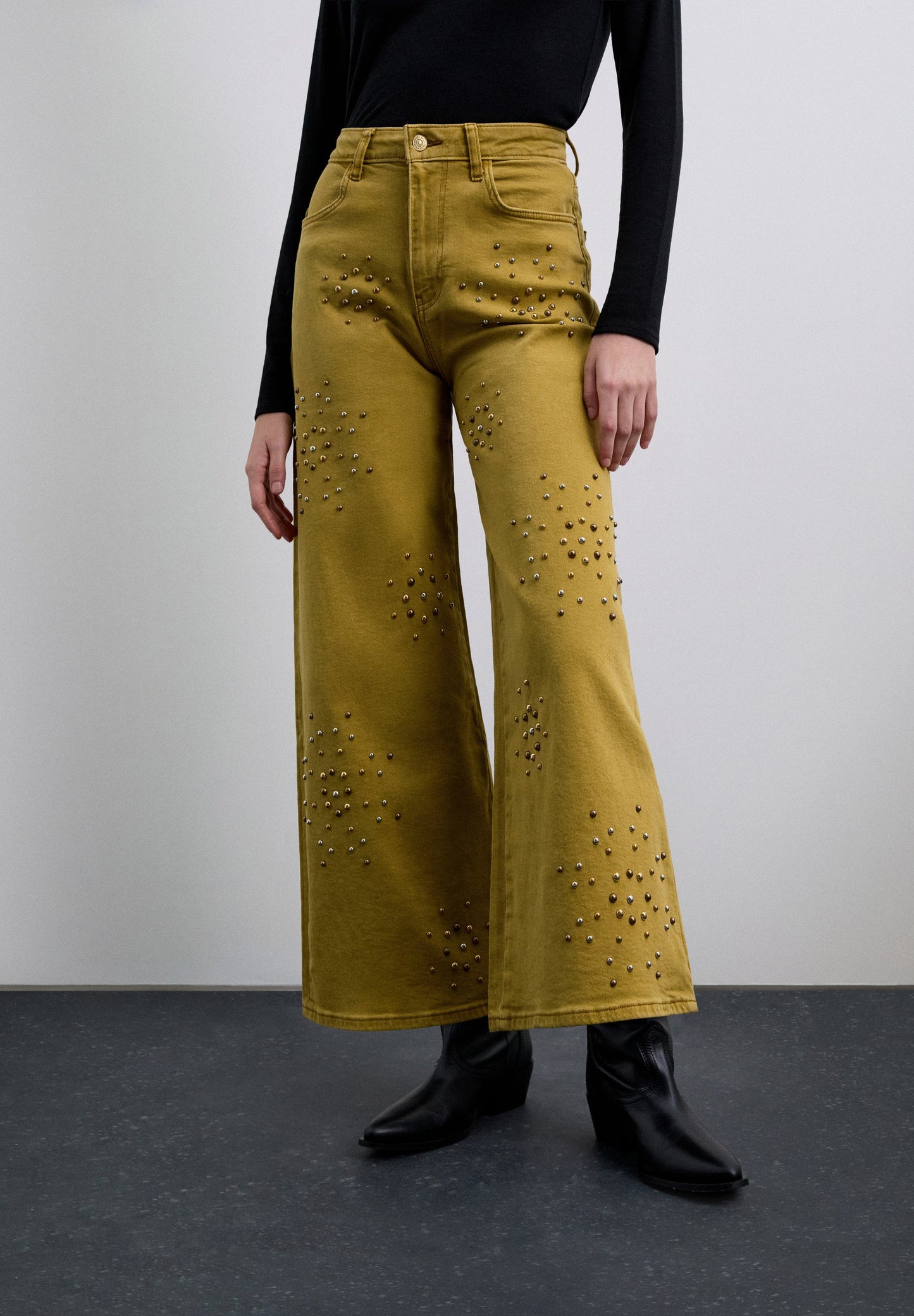STUDDED CULOTTE JEANS