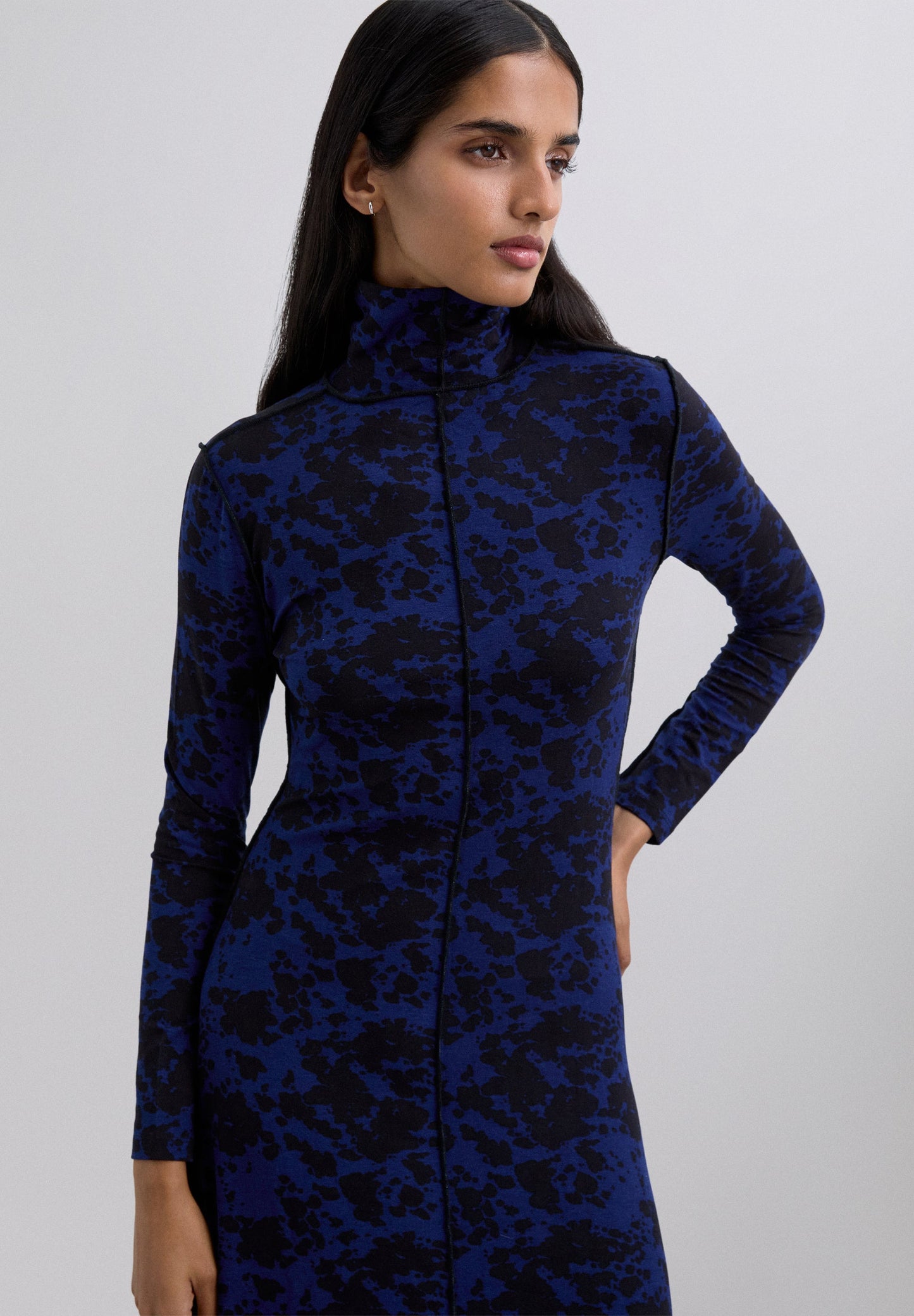 MIDIKLEID MIT ANIMALPRINT