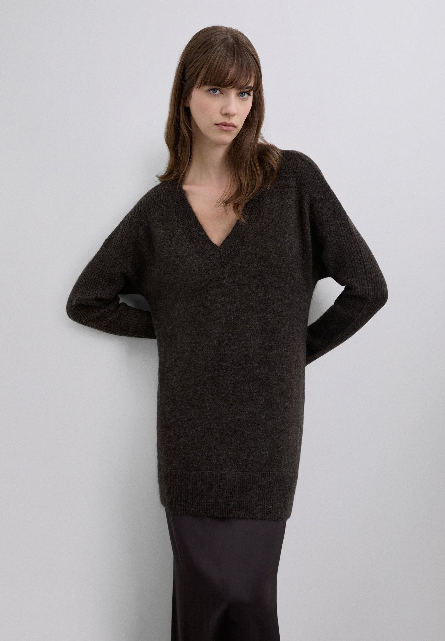 ROBE MIDI EN MAILLE AVEC DÉTAILS DE NUISETTE