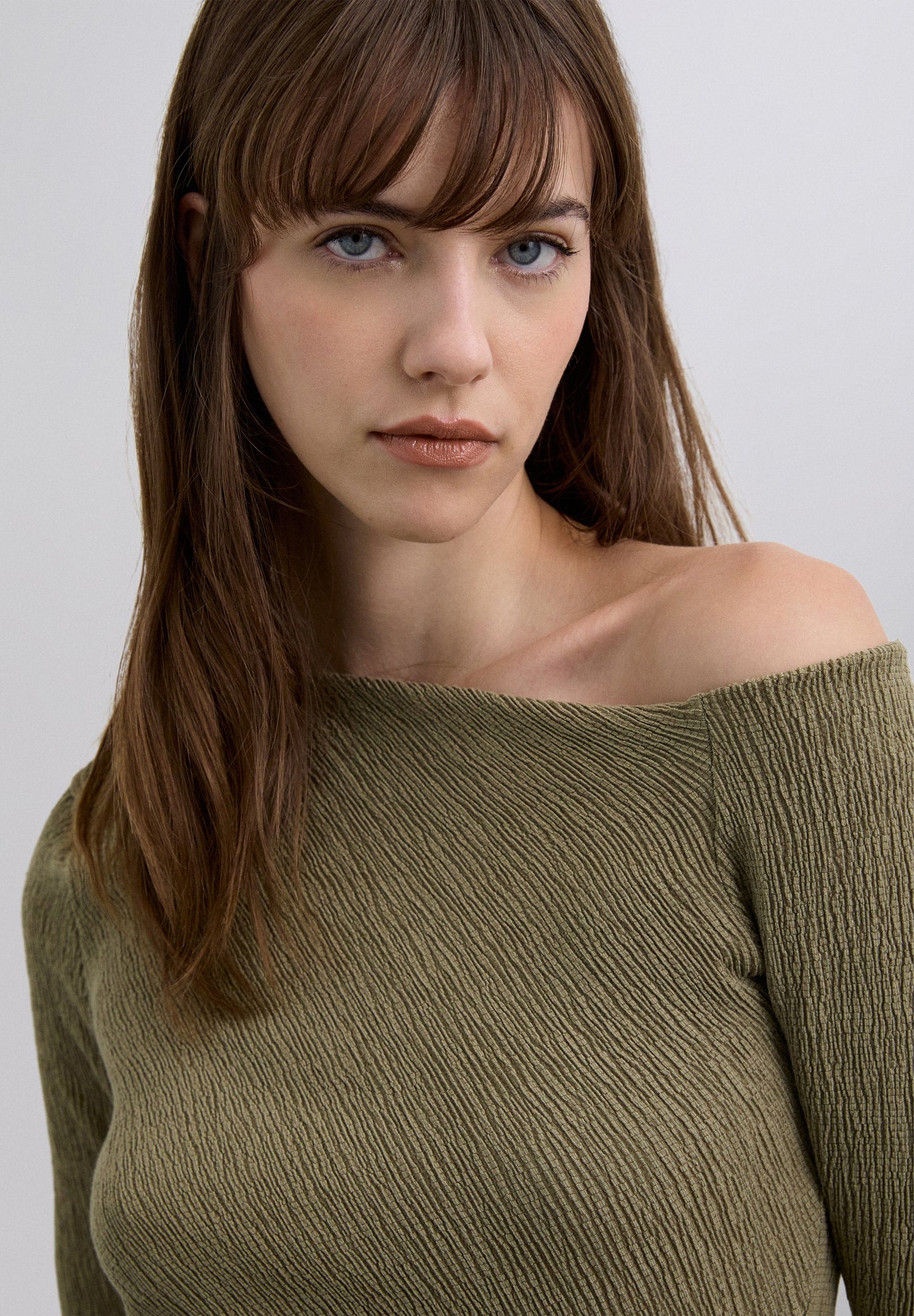 ROBE LONGUE DÉCOLLETÉ ASYMÉTRIQUE