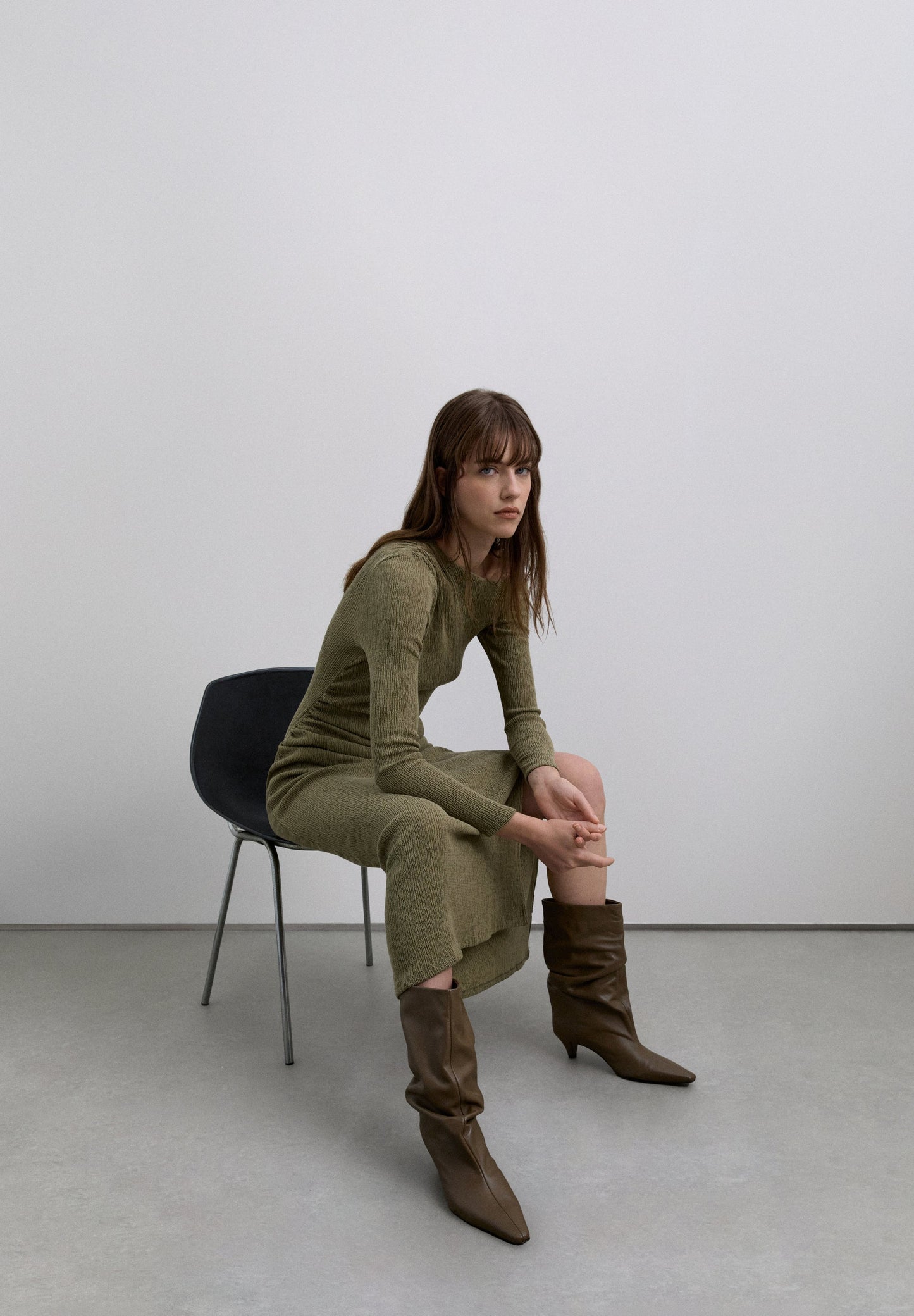 ROBE LONGUE DÉCOLLETÉ ASYMÉTRIQUE