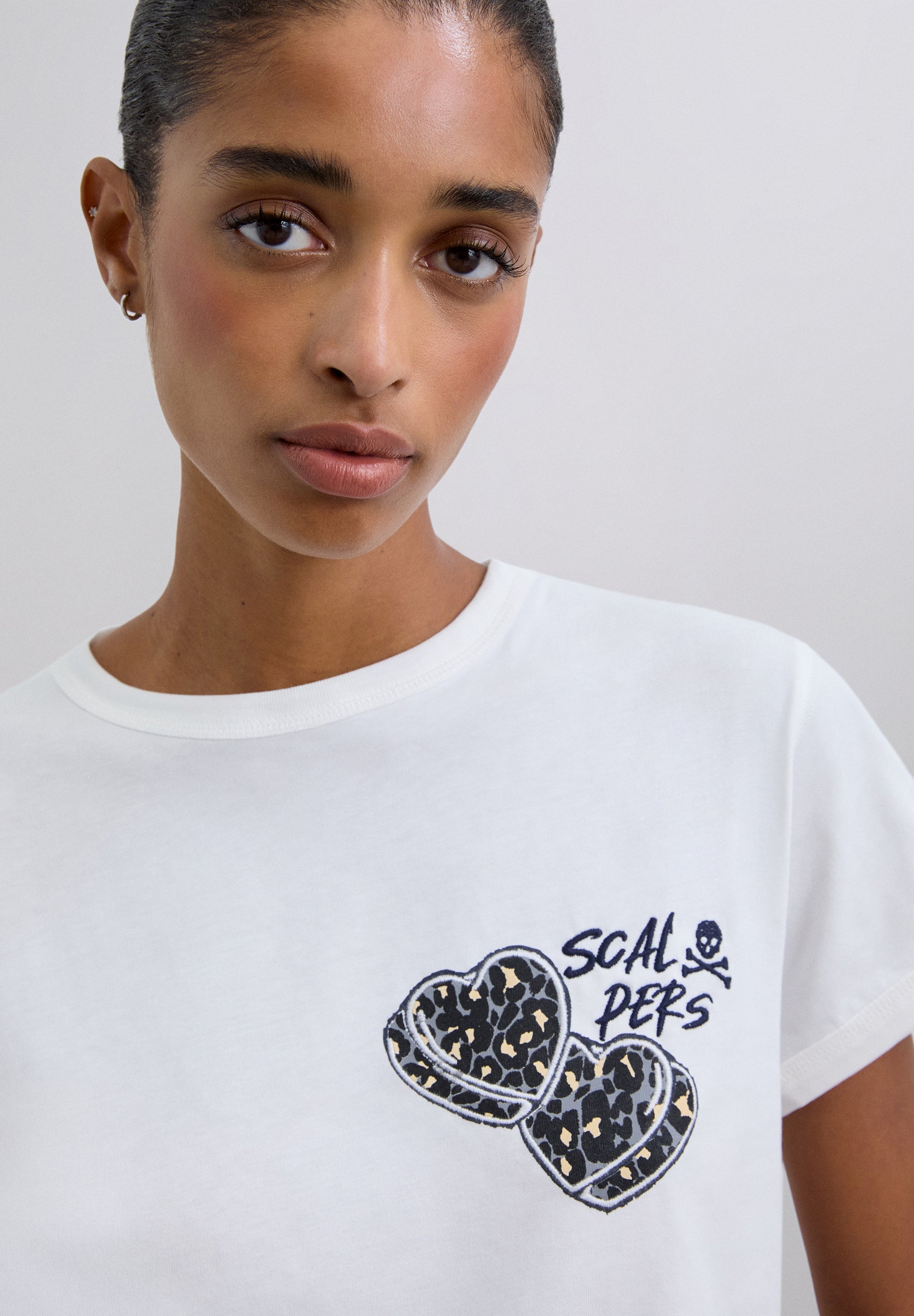 T-SHIRT AUS BAUMWOLLE MIT PRINT