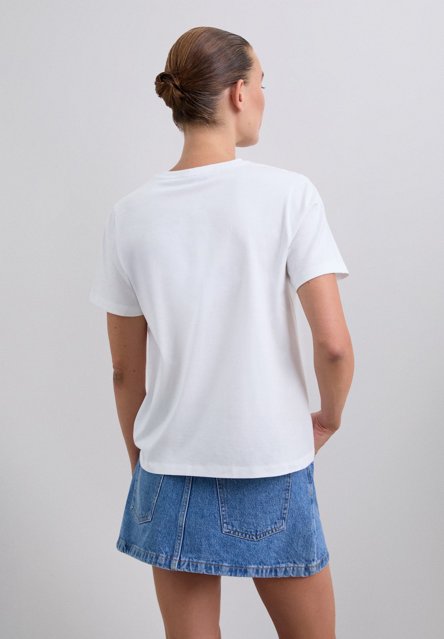 T-SHIRT MIT TOTENKOPF-PRINT