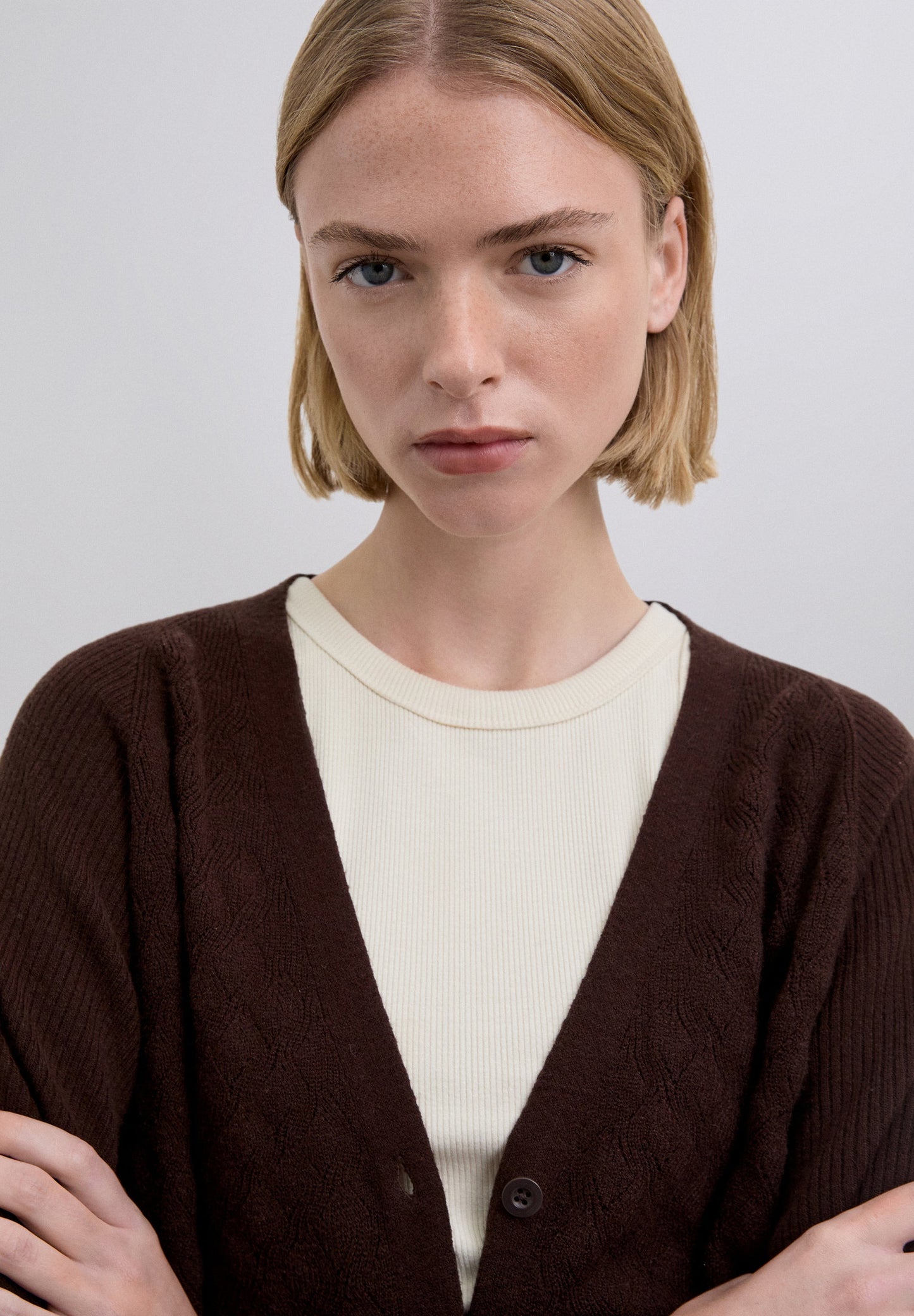 V-NECK KNIT CARDIGAN