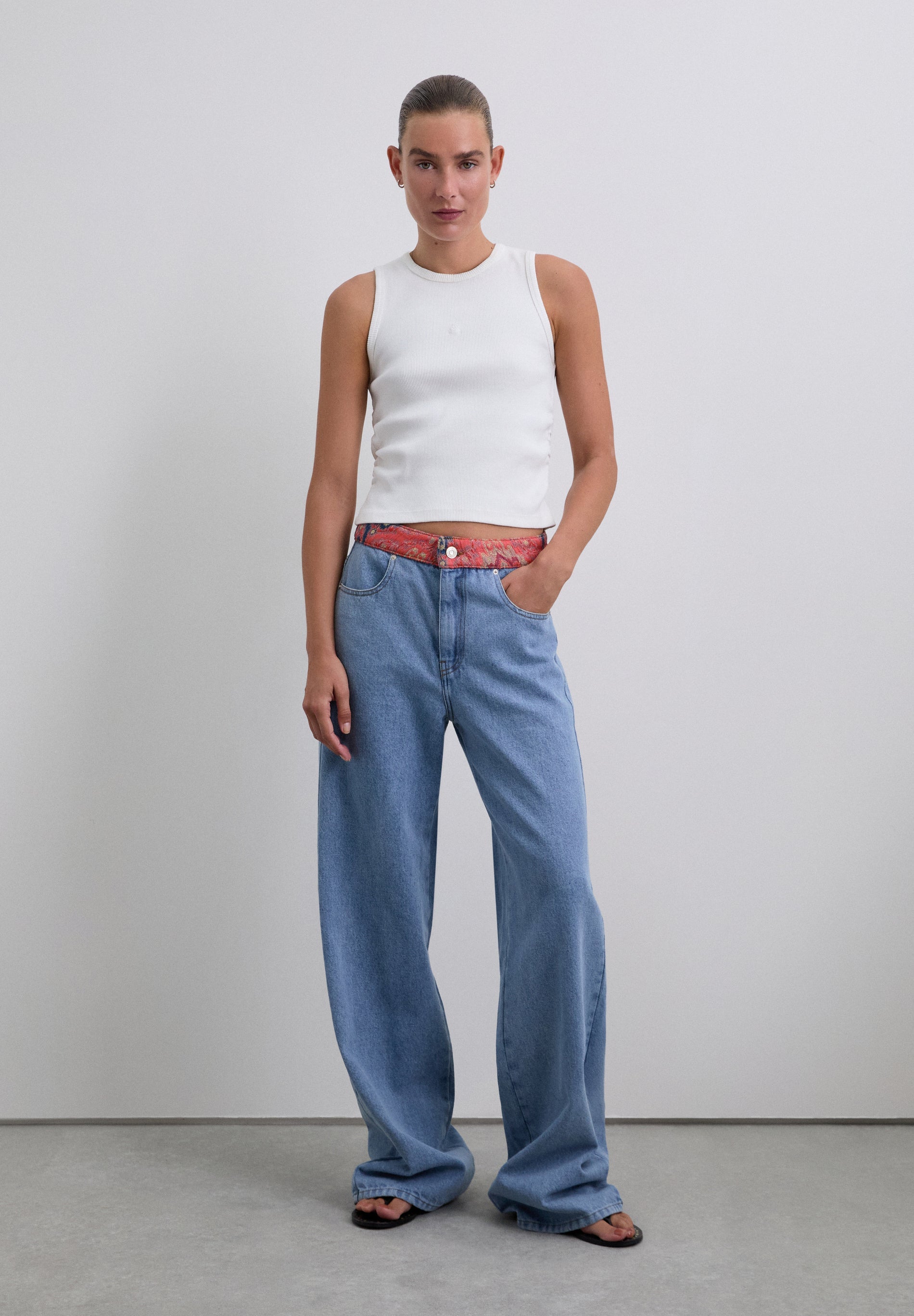 DENIM BROEK MET HALFHOGE TAILLE