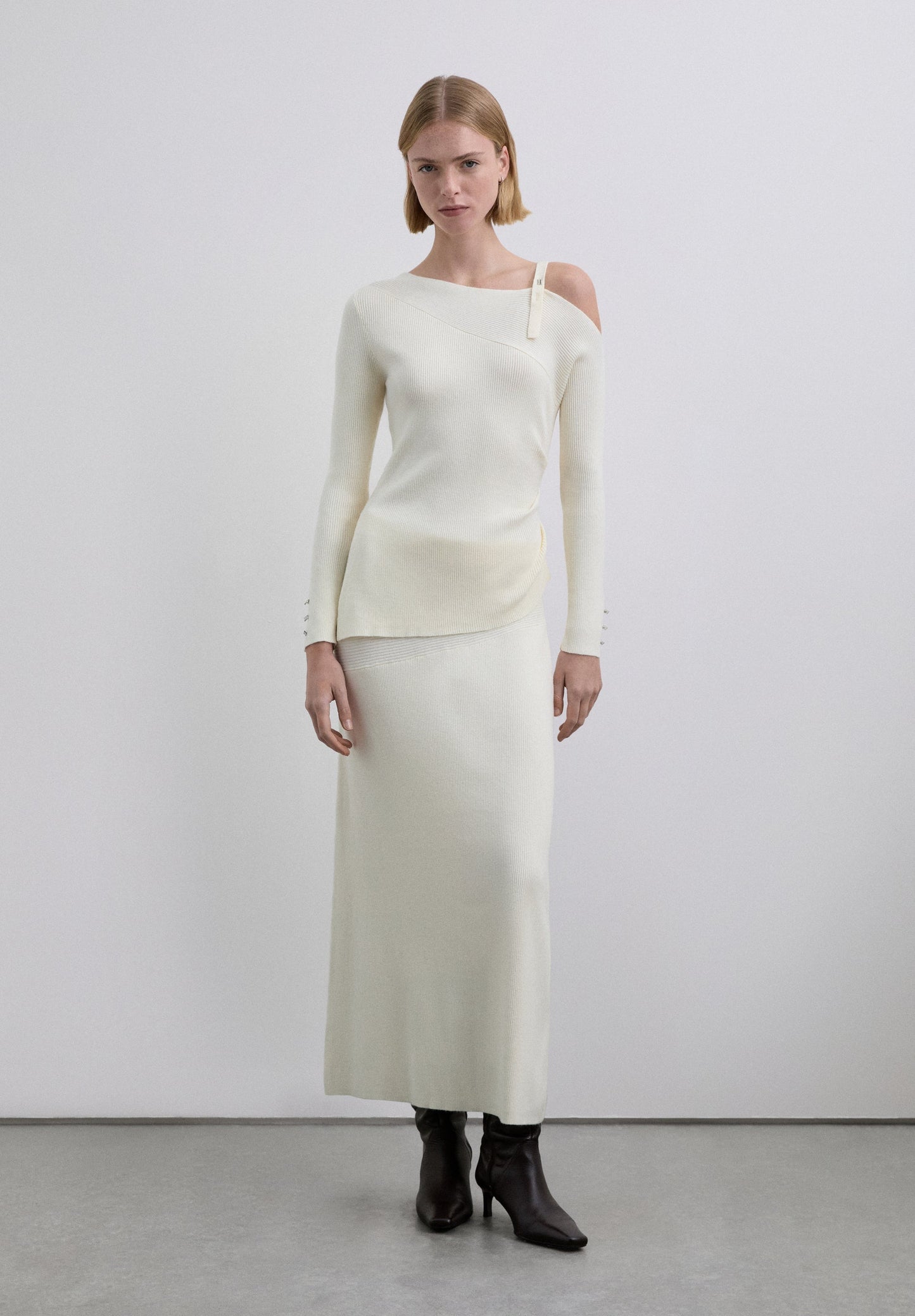 PULL ASYMÉTRIQUE CÔTELÉ