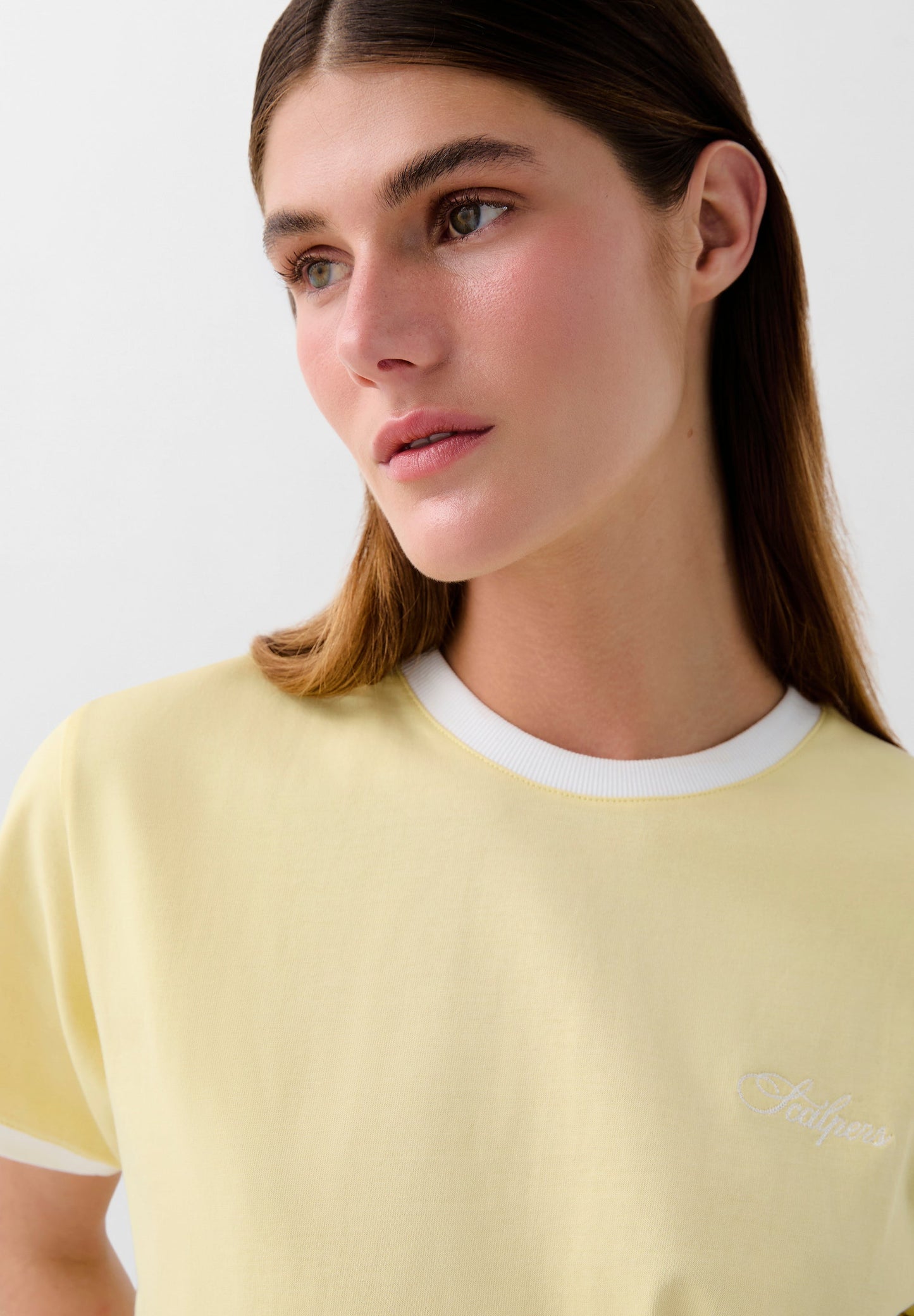 BICOLOUR TEE WITH CONTRAST RIBBING