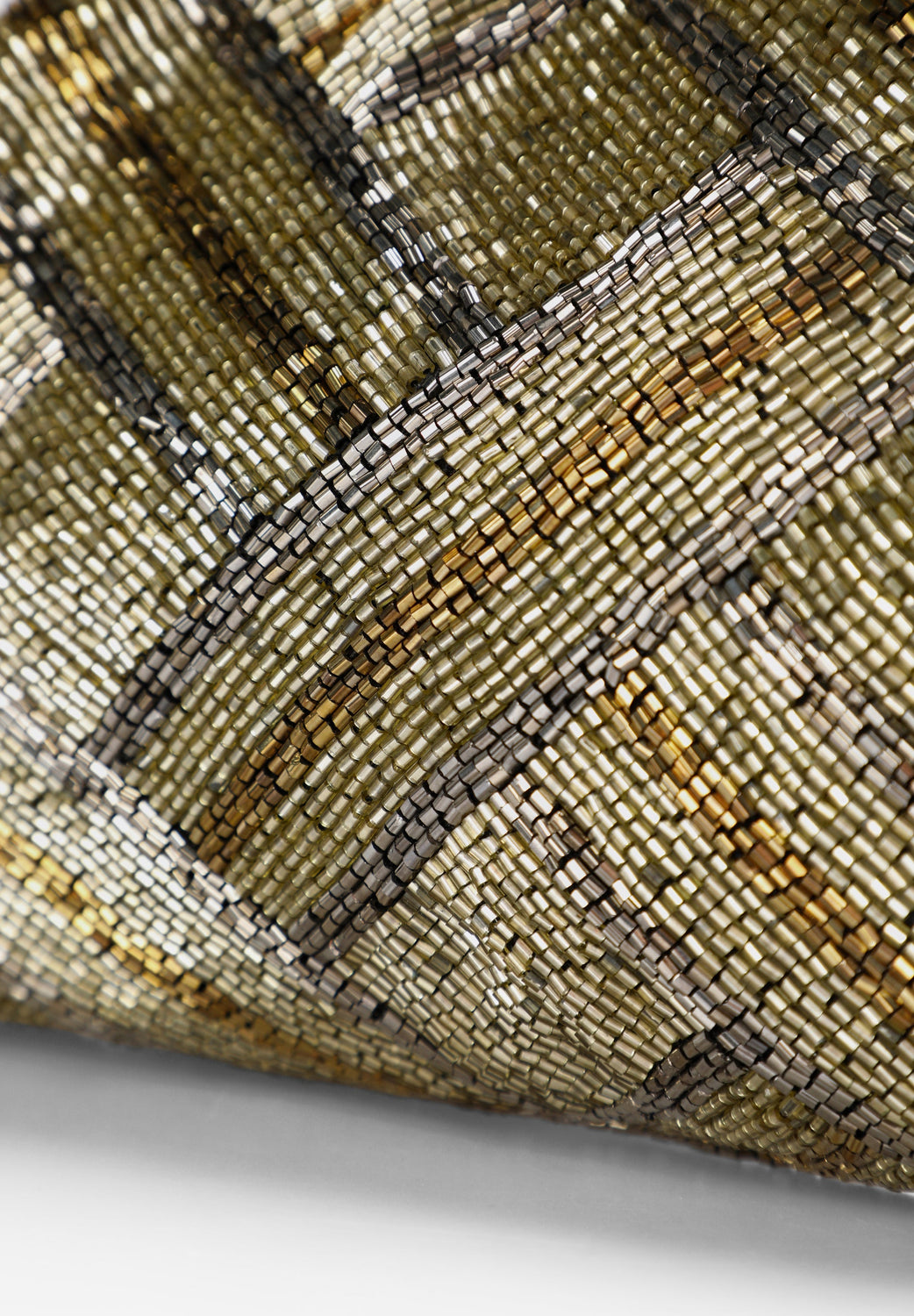 BOLSO CLUTCH DETALLE CUENTAS - Scalpers