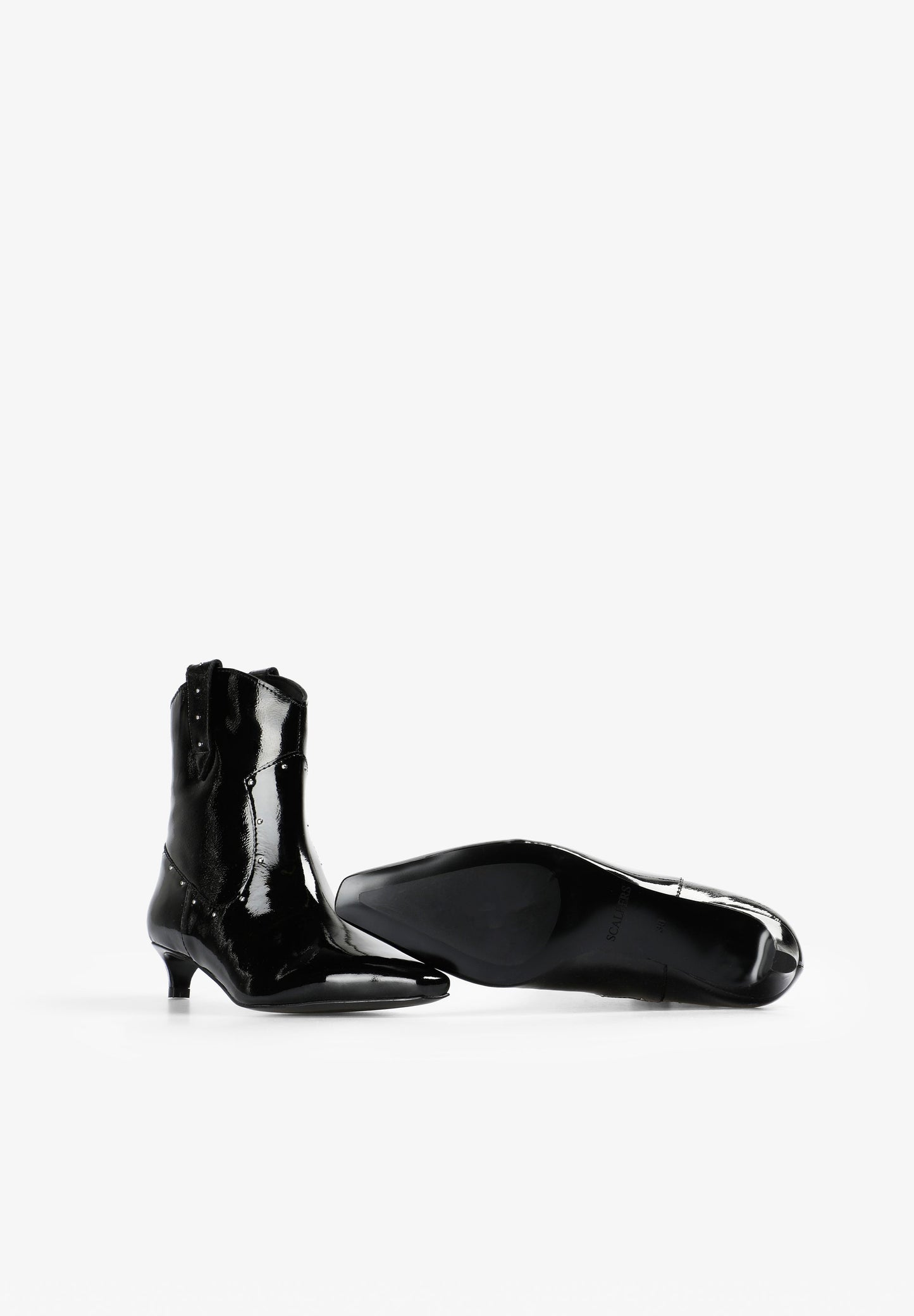 BOTTINES CUIR CLOUTÉES