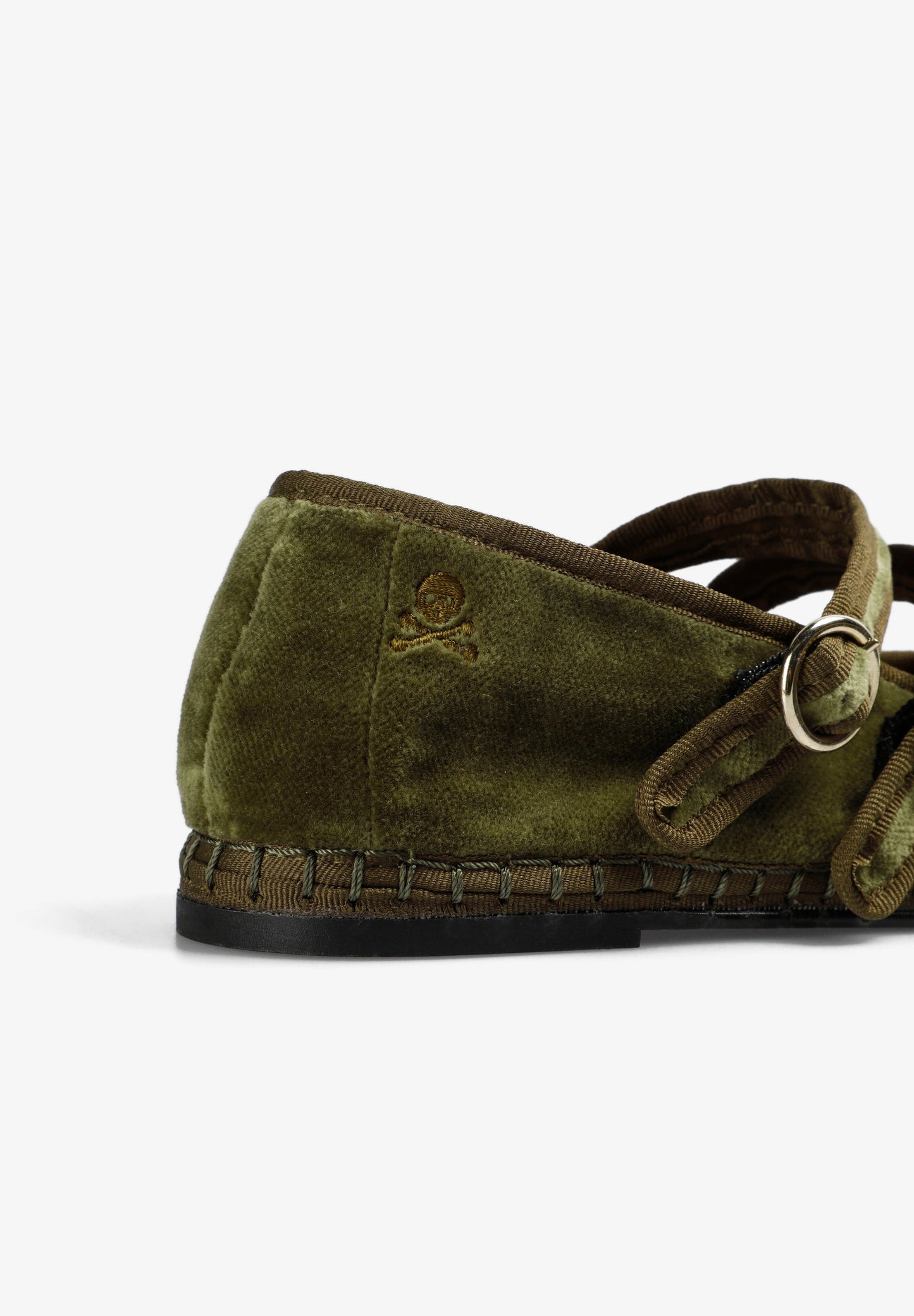 BALLERINAS AUS SAMT MIT DOPPELTEM RIEMEN UND KORDEL