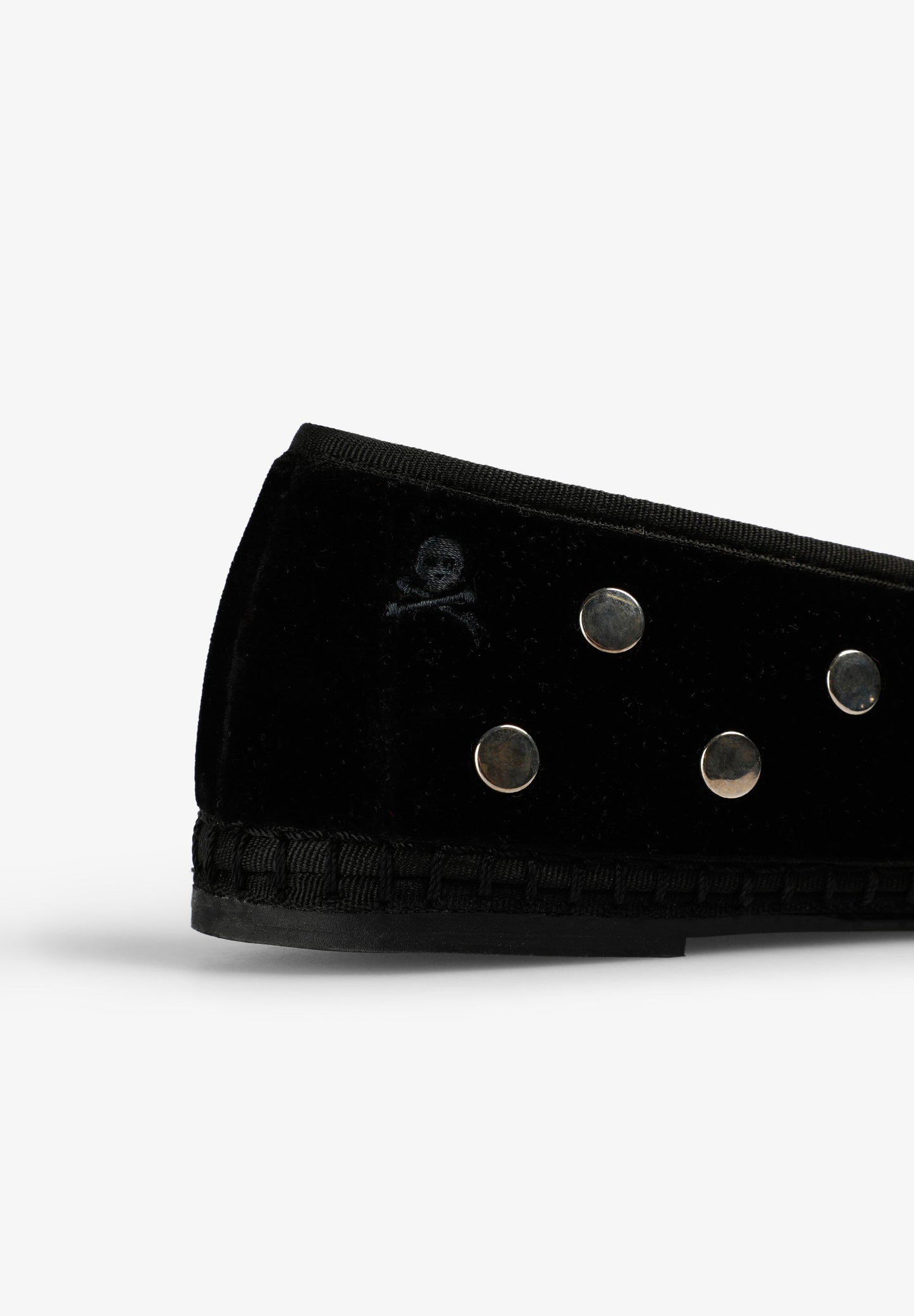 BALLERINAS AUS SAMT MIT NIETEN