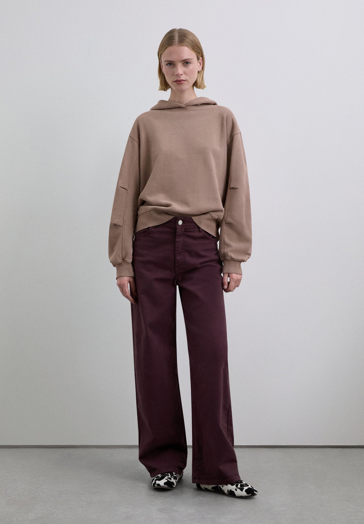 FADED SWEATSHIRT STUDDED SKULL