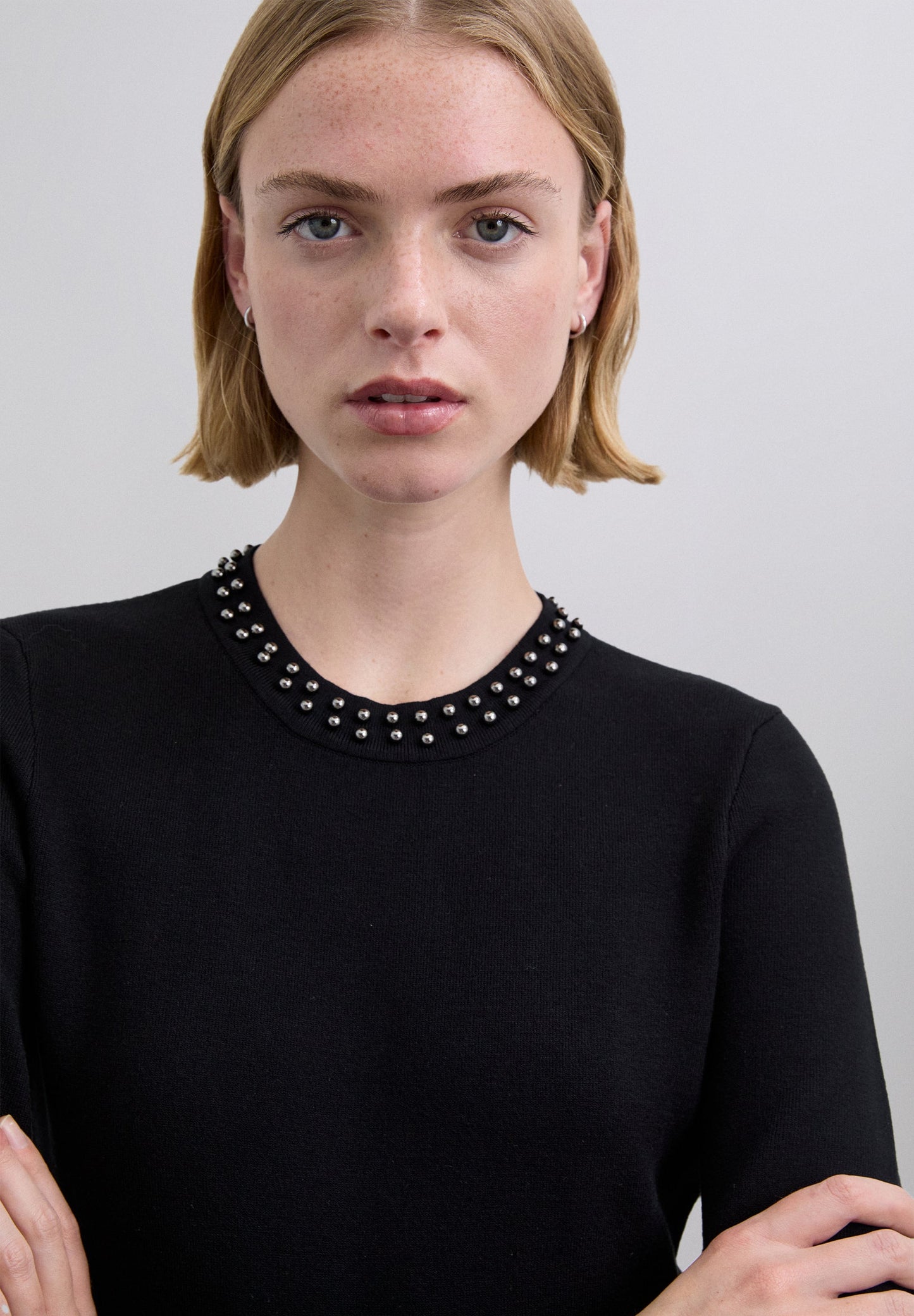 NIETEN-STRICKKLEID SCHLITZ