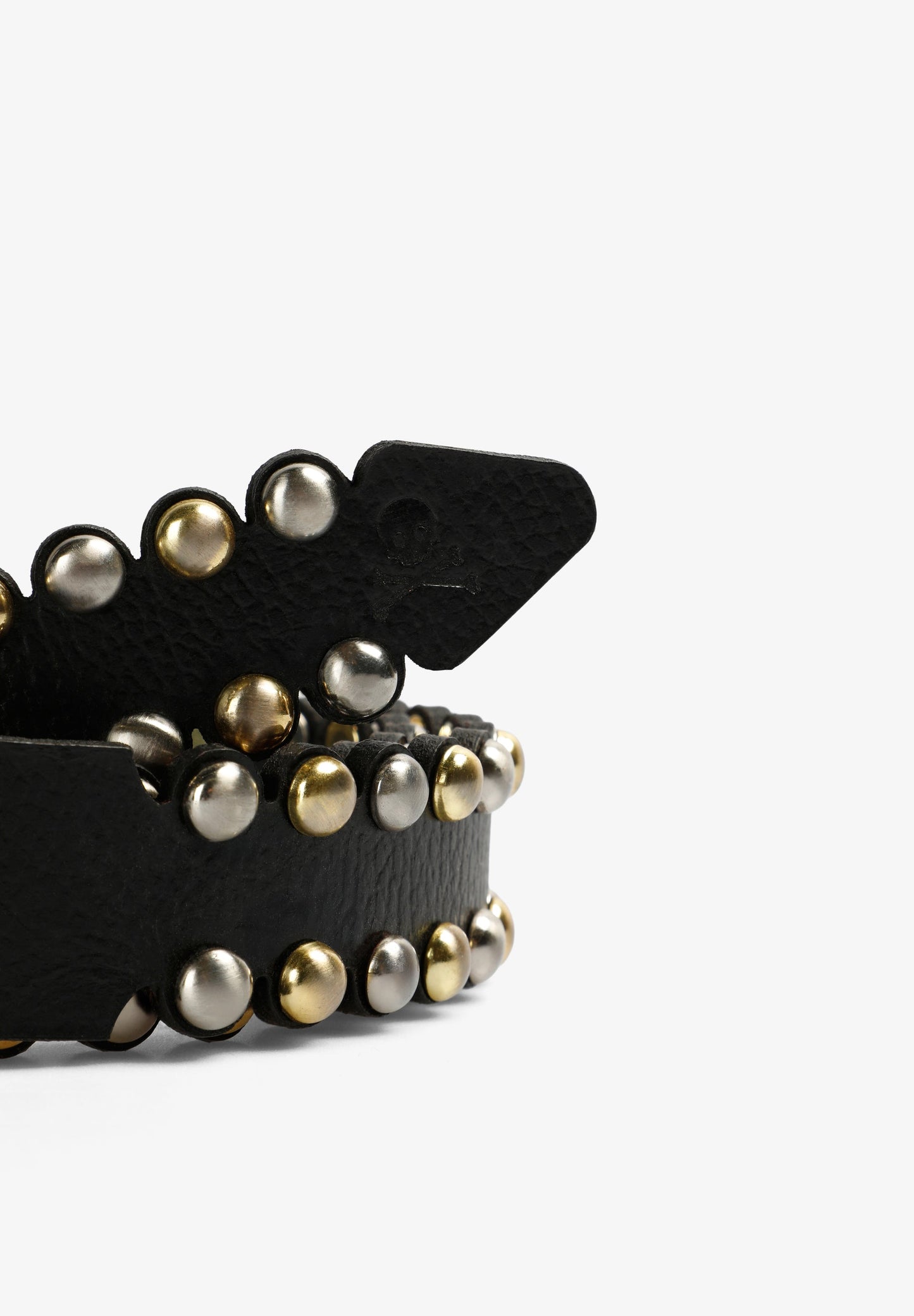 GÜRTEL AUS LEDER MIT NIETEN