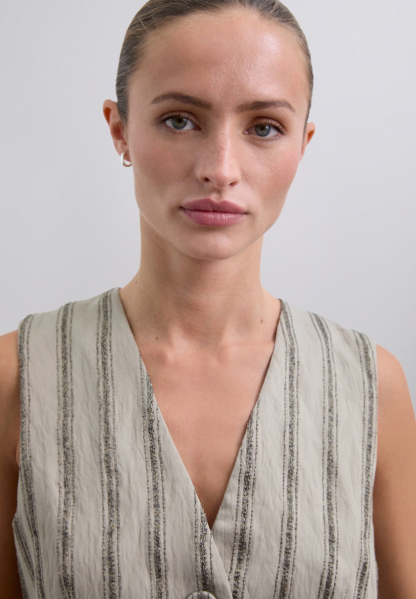 STREIFENWESTE MIT METALLISIERTEN DETAILS