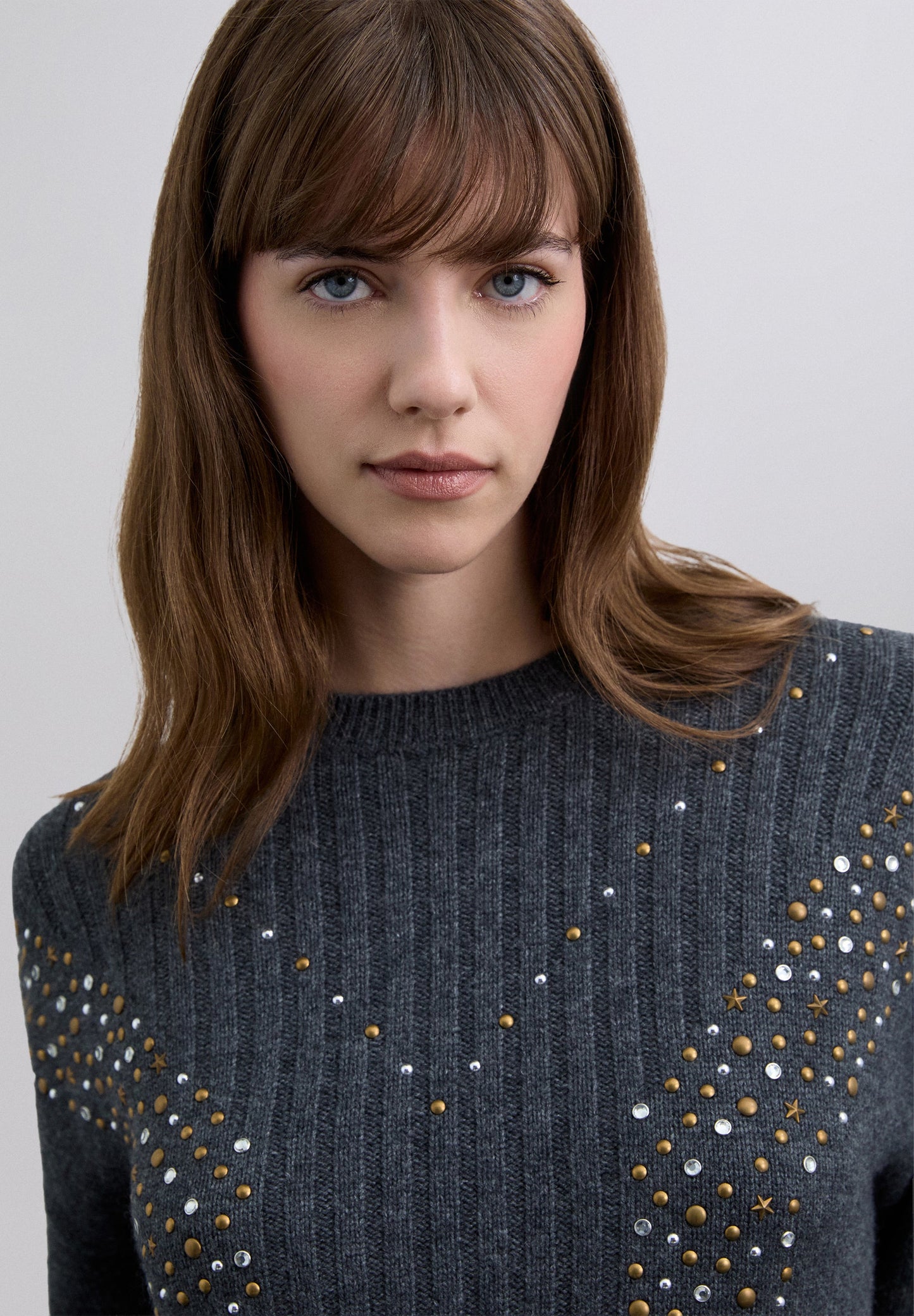 RIPPENSTRICK-PULLOVER MIT NIETEN