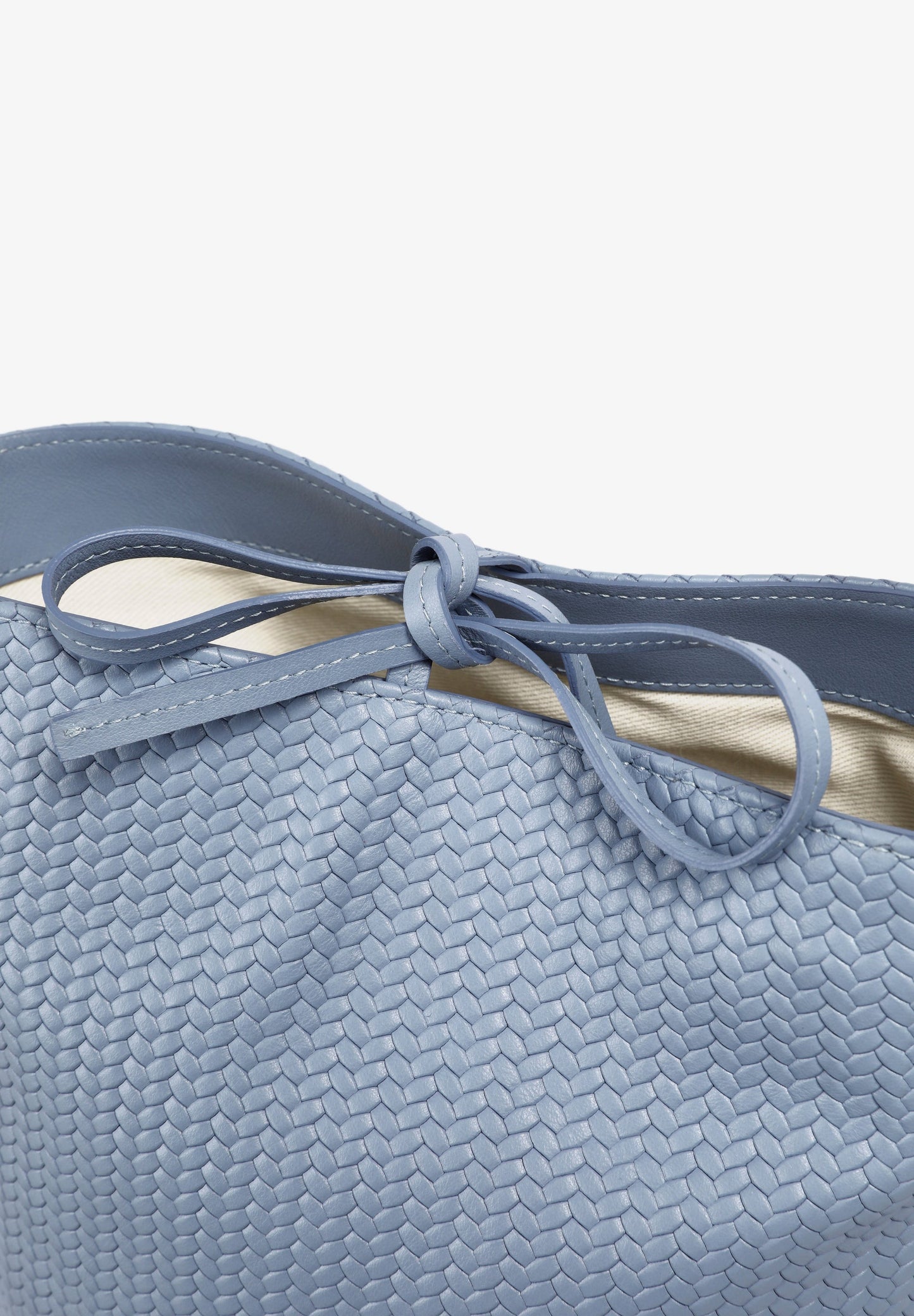 SAC SEAU 100 % CUIR TRESSÉ