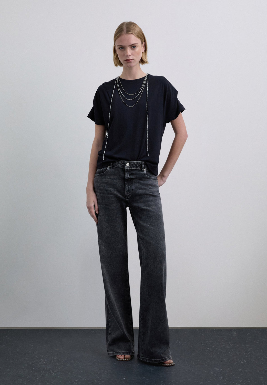 XM SCNECKLACE TEE - Scalpers