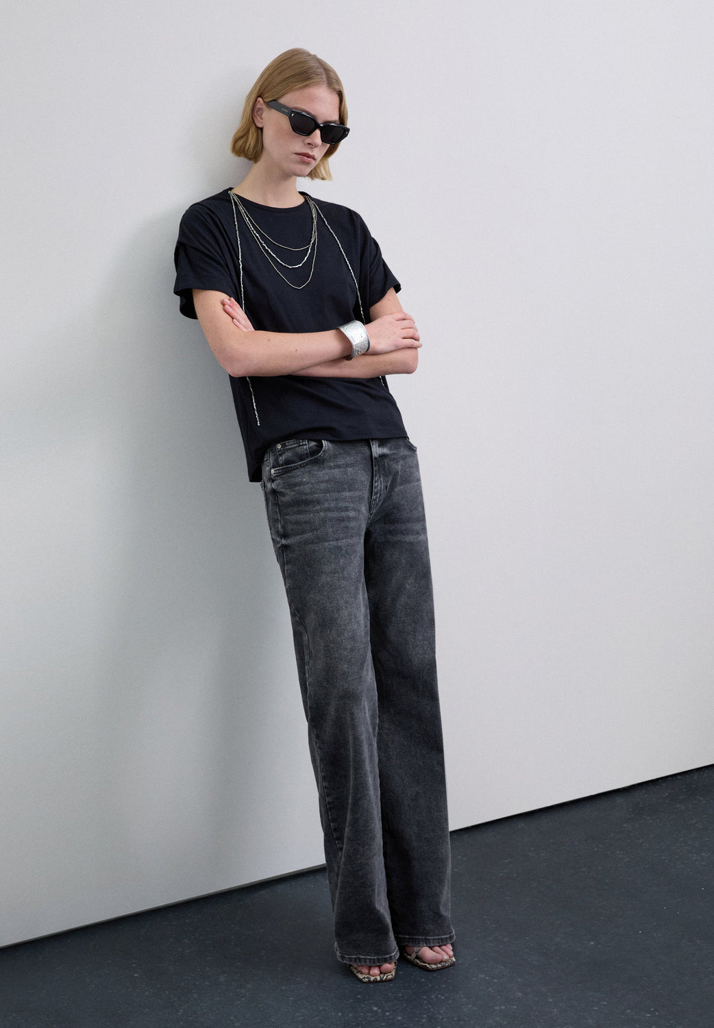 XM SCNECKLACE TEE - Scalpers