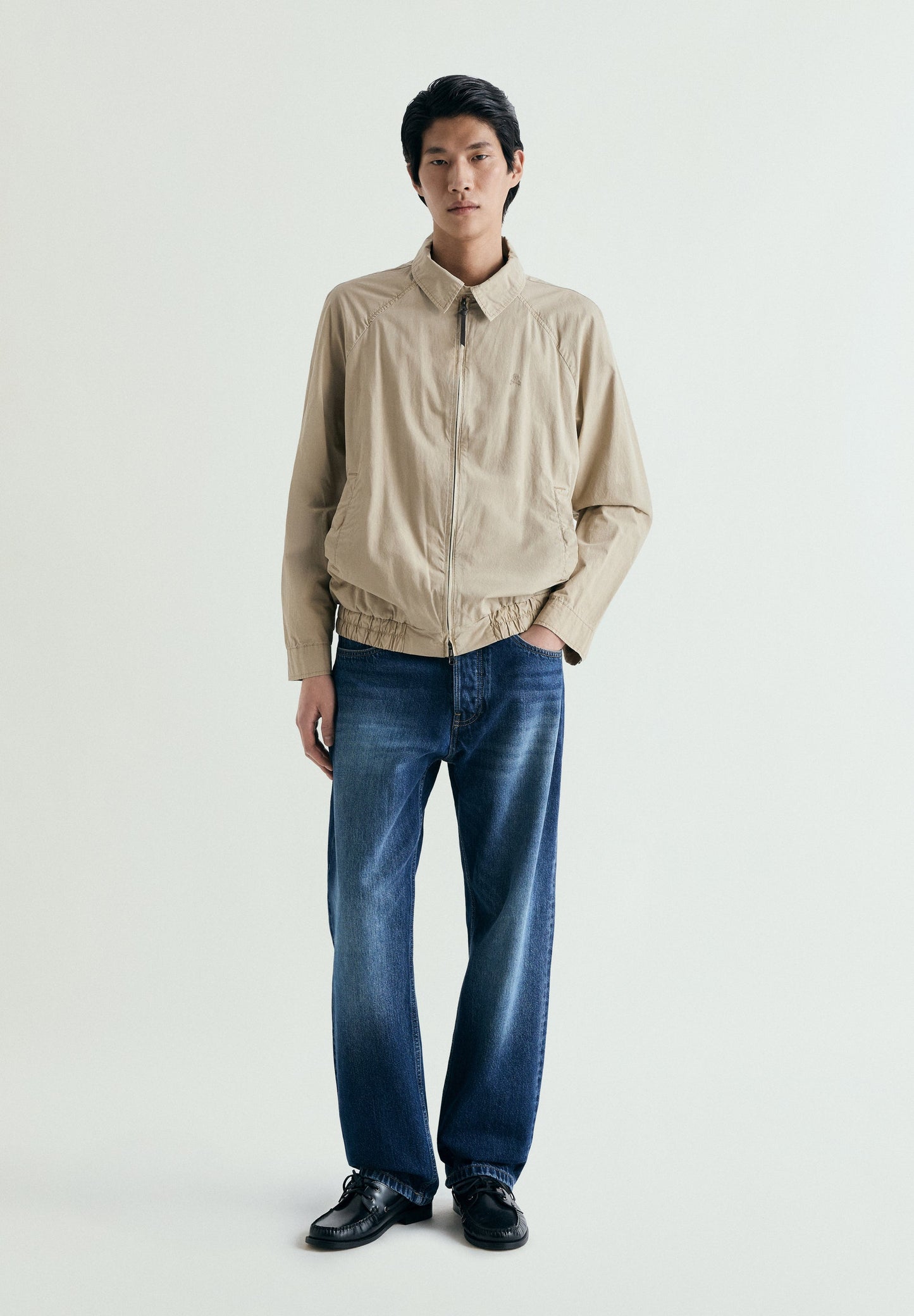 CARDIGAN IM BOMBERJACKEN-STIL MIT STICKEREI