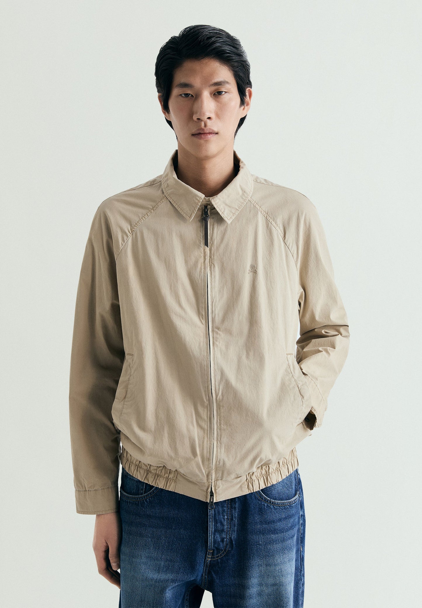 CARDIGAN IM BOMBERJACKEN-STIL MIT STICKEREI