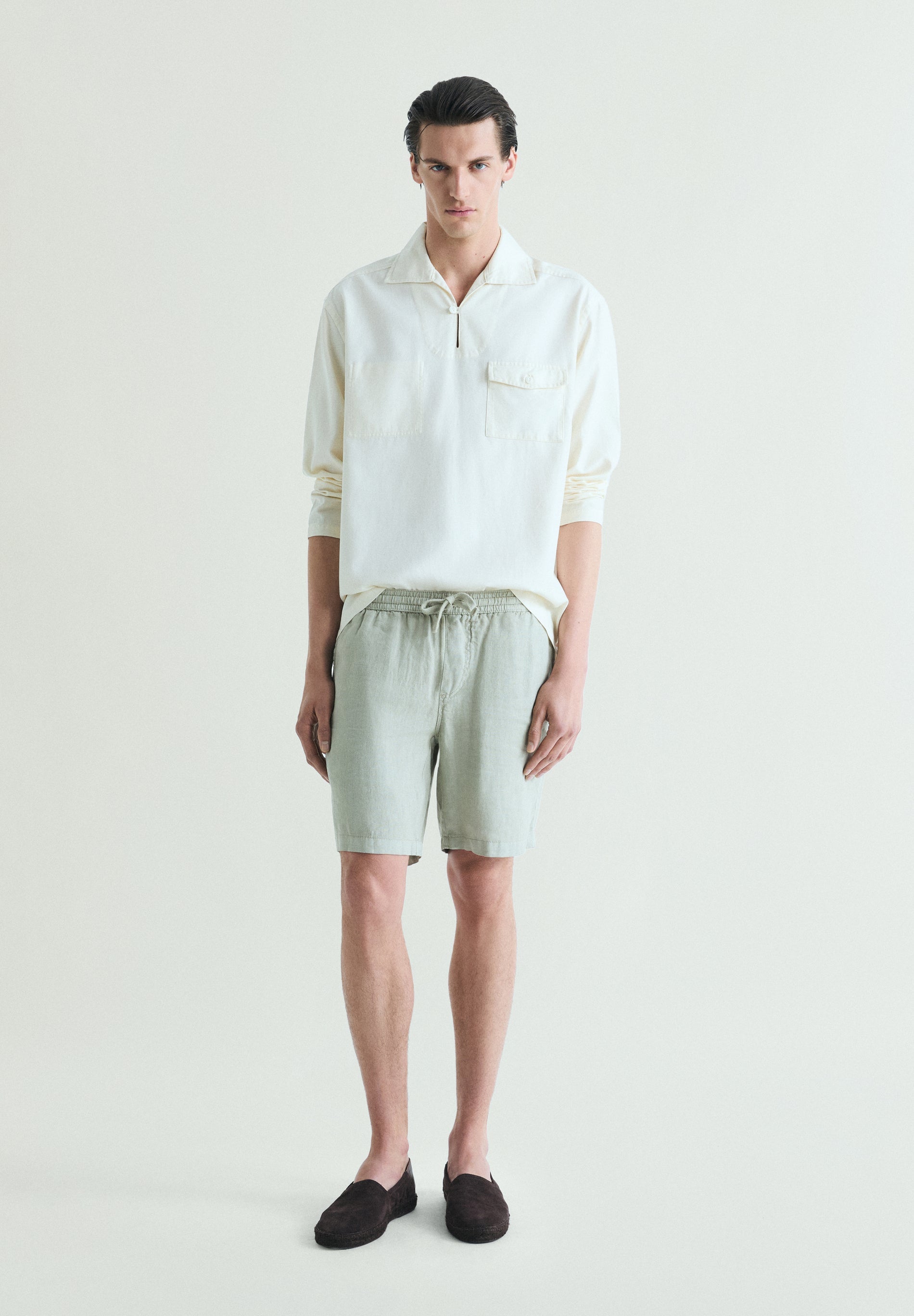 PLAIN LINEN BERMUDA SHORTS