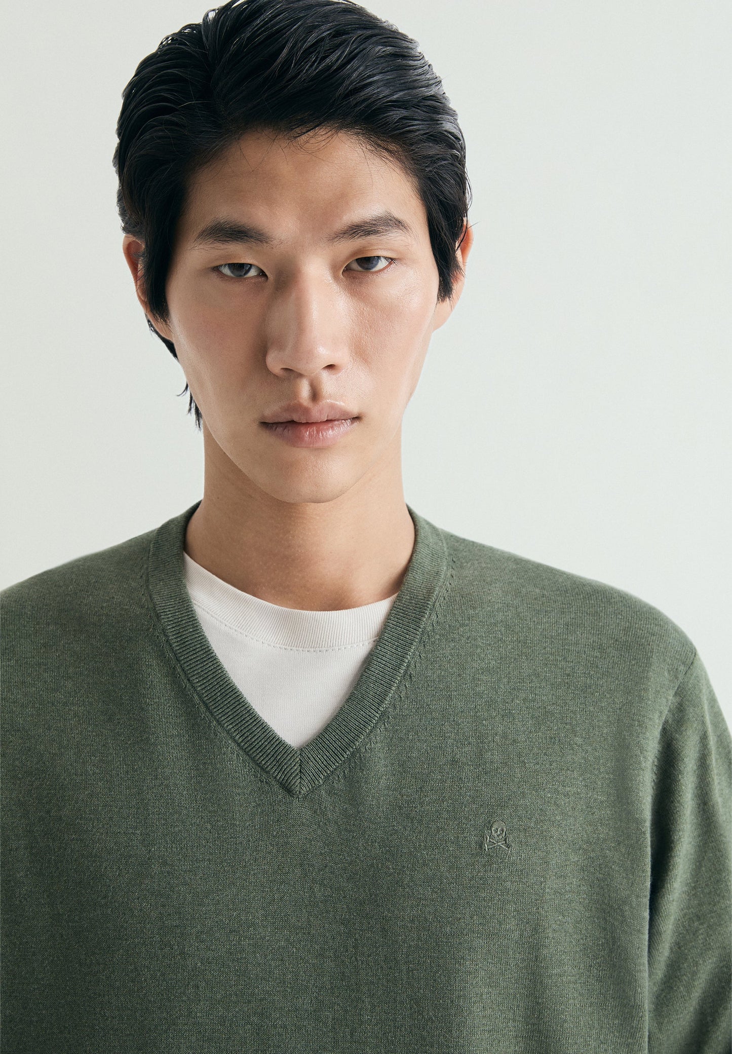 MAGLIA SUPIMA RICAMO TONO SU TONO