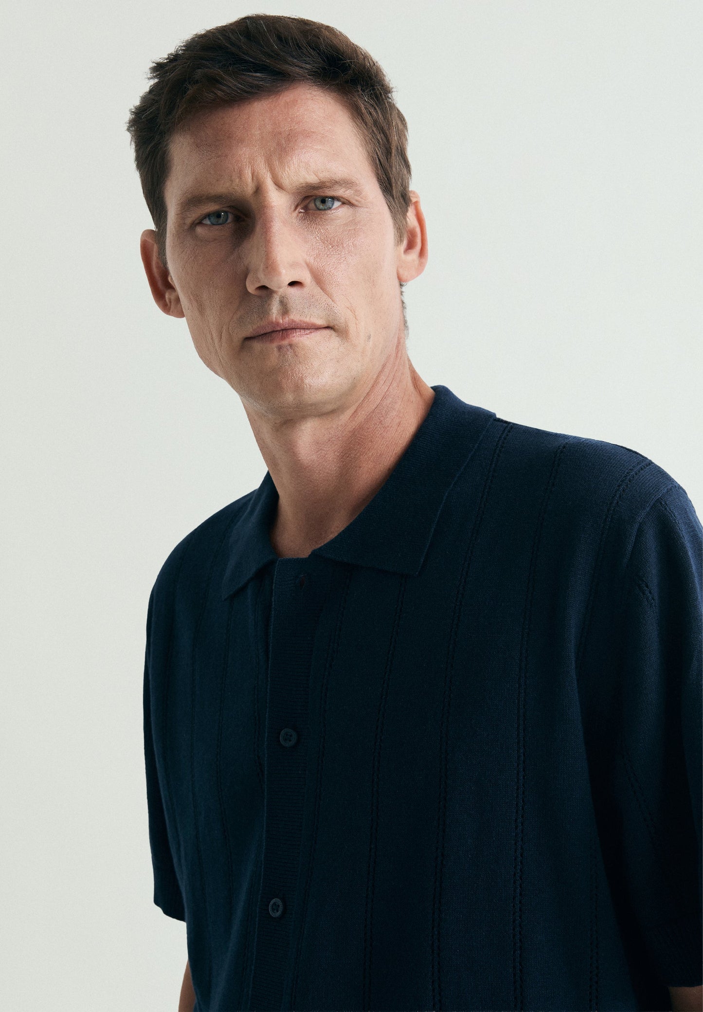 TRIKOT-POLOSHIRT MIT KNÖPFEN