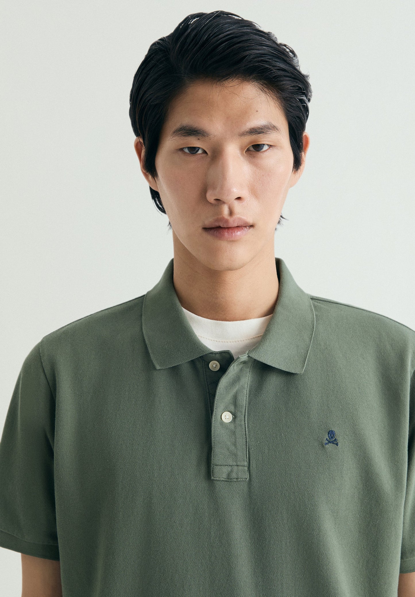 PIKEE-POLOSHIRT MIT FARBLICH ABGESETZTER STICKEREI