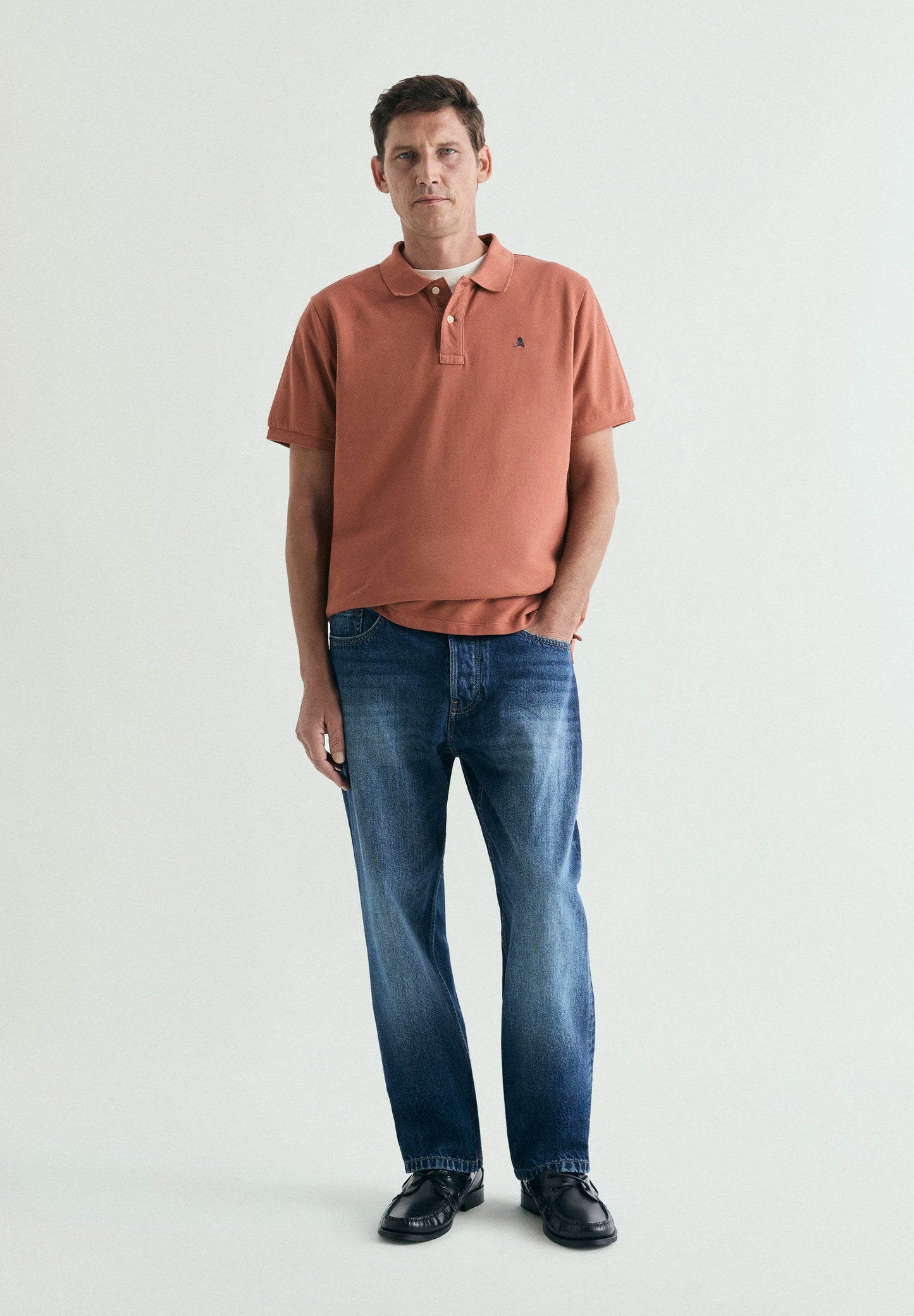 PIKEE-POLOSHIRT MIT FARBLICH ABGESETZTER STICKEREI