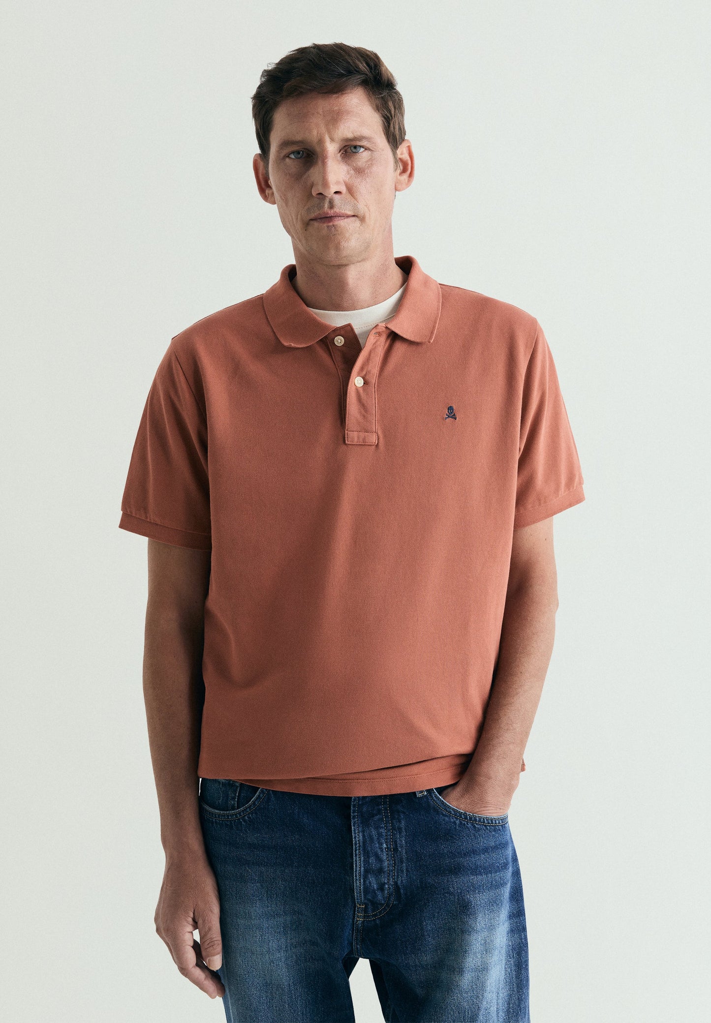 PIKEE-POLOSHIRT MIT FARBLICH ABGESETZTER STICKEREI