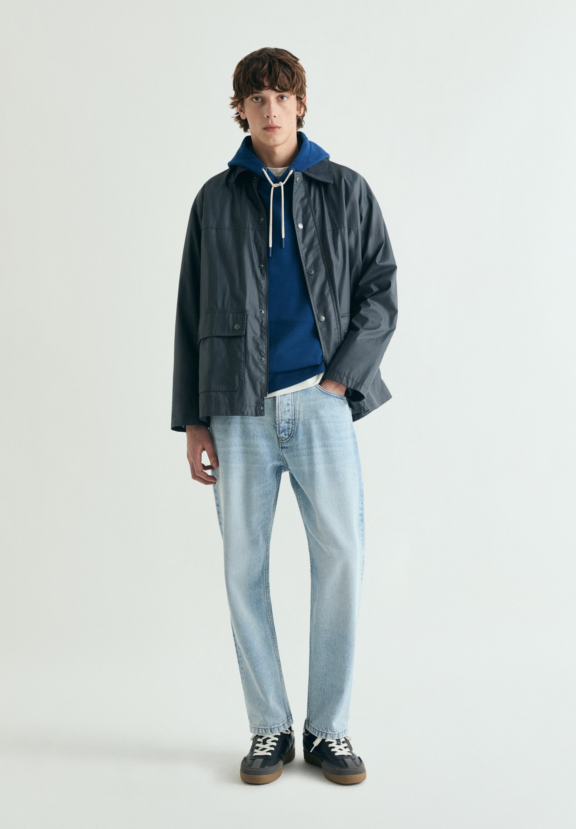 FELPA RICAMATA CON CAPPUCCIO