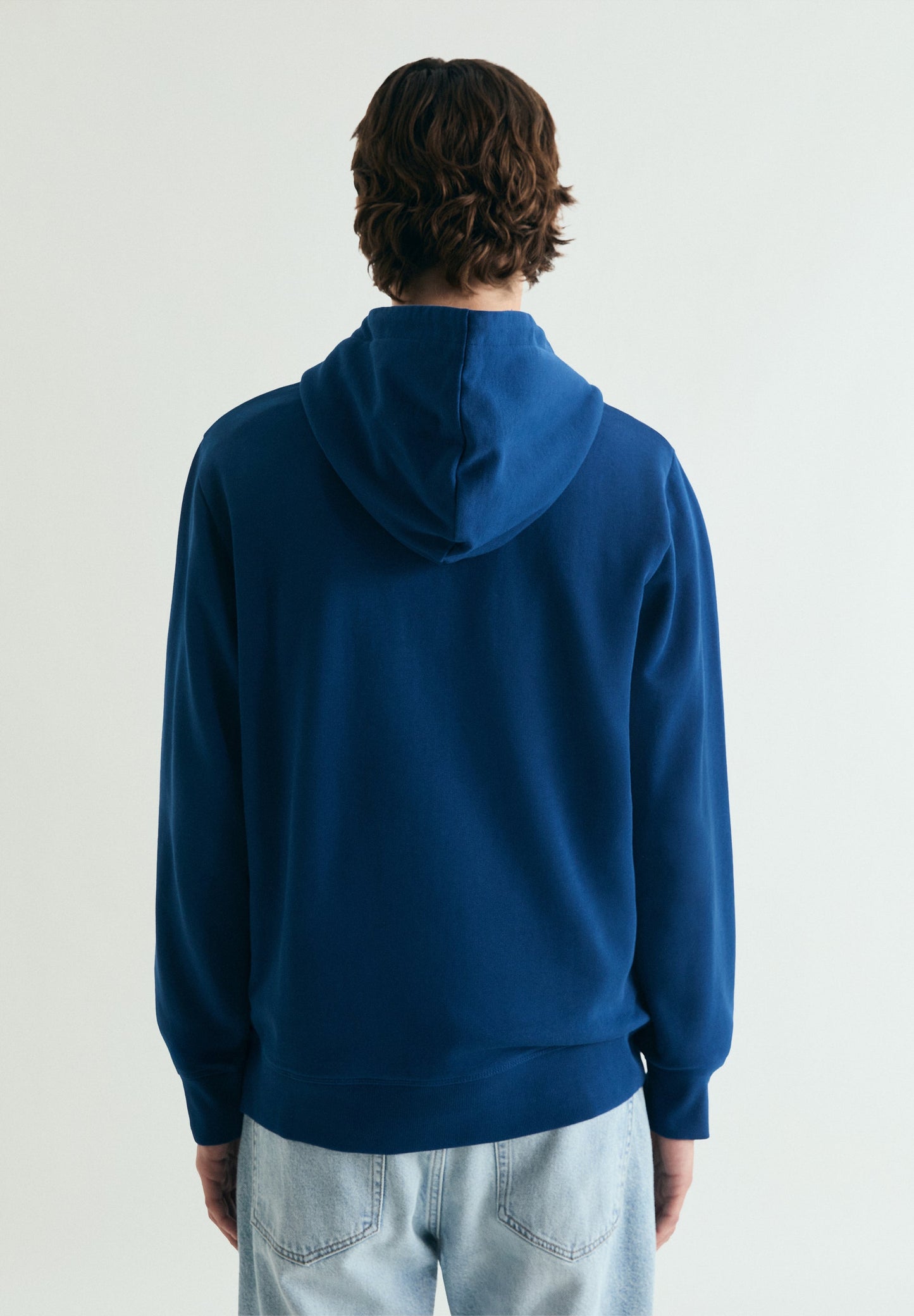 HOODY MIT STICKEREI UND KAPUZE