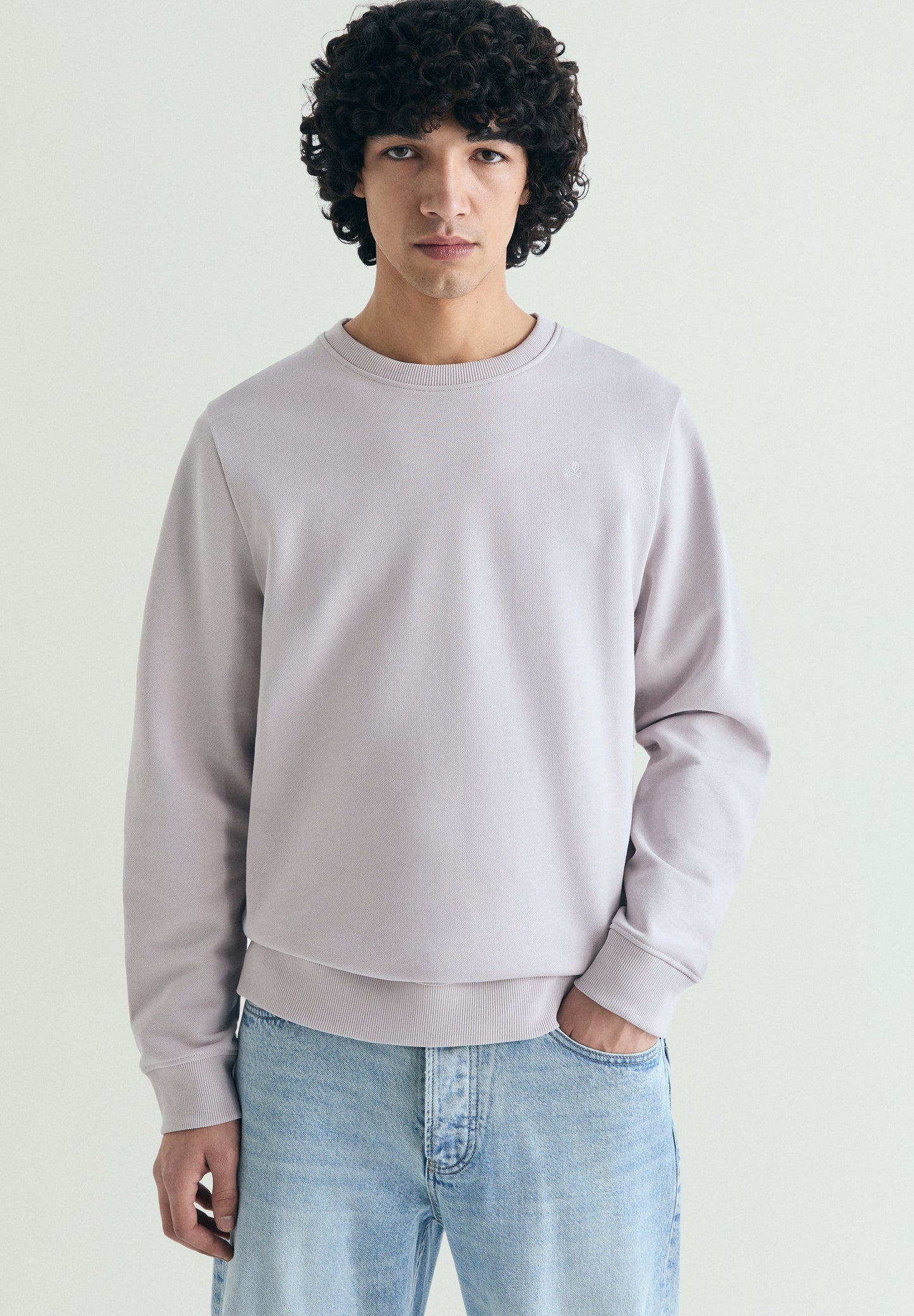 WASHED EMBROIDERED SWEATSHIRT