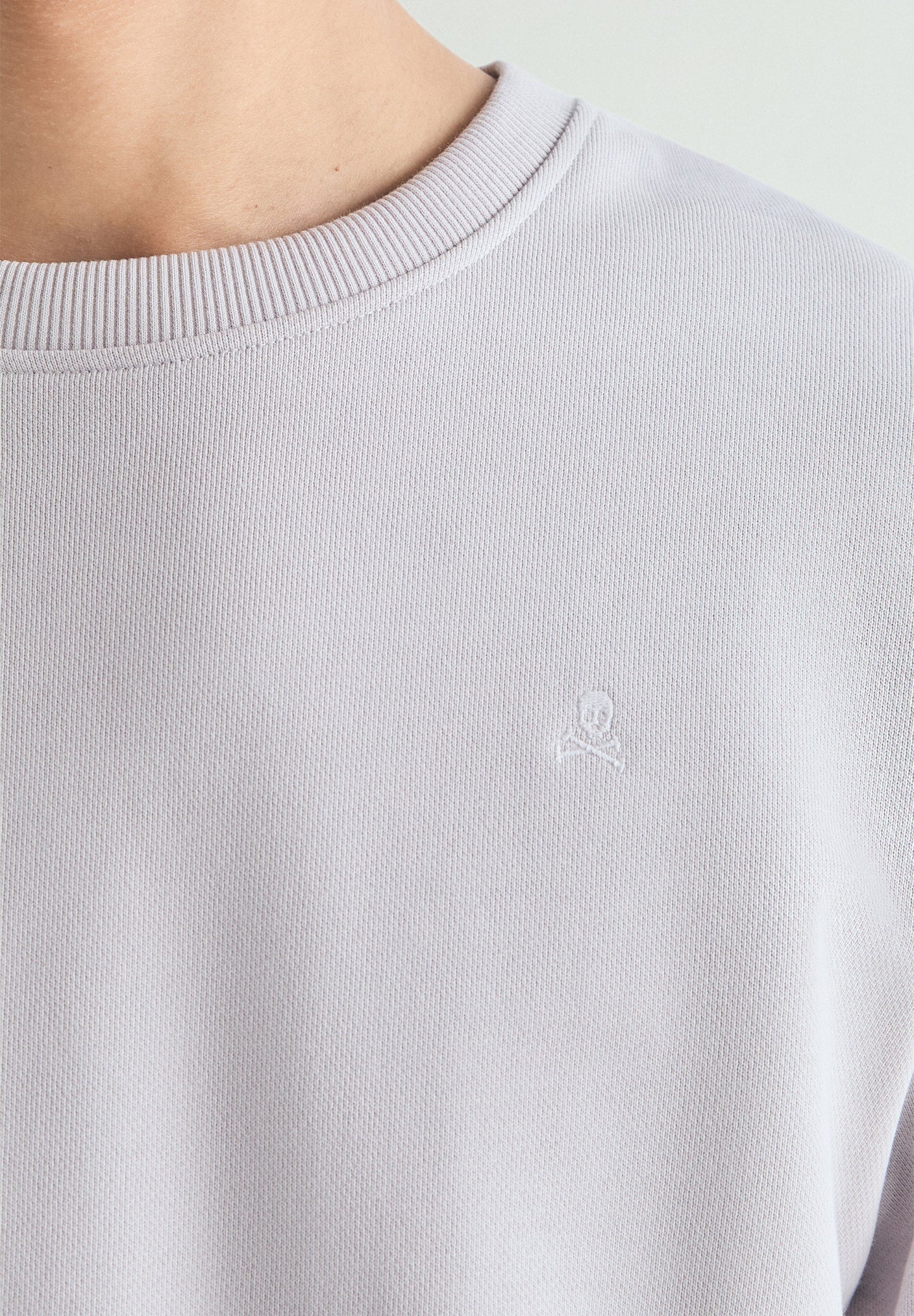 WASHED EMBROIDERED SWEATSHIRT