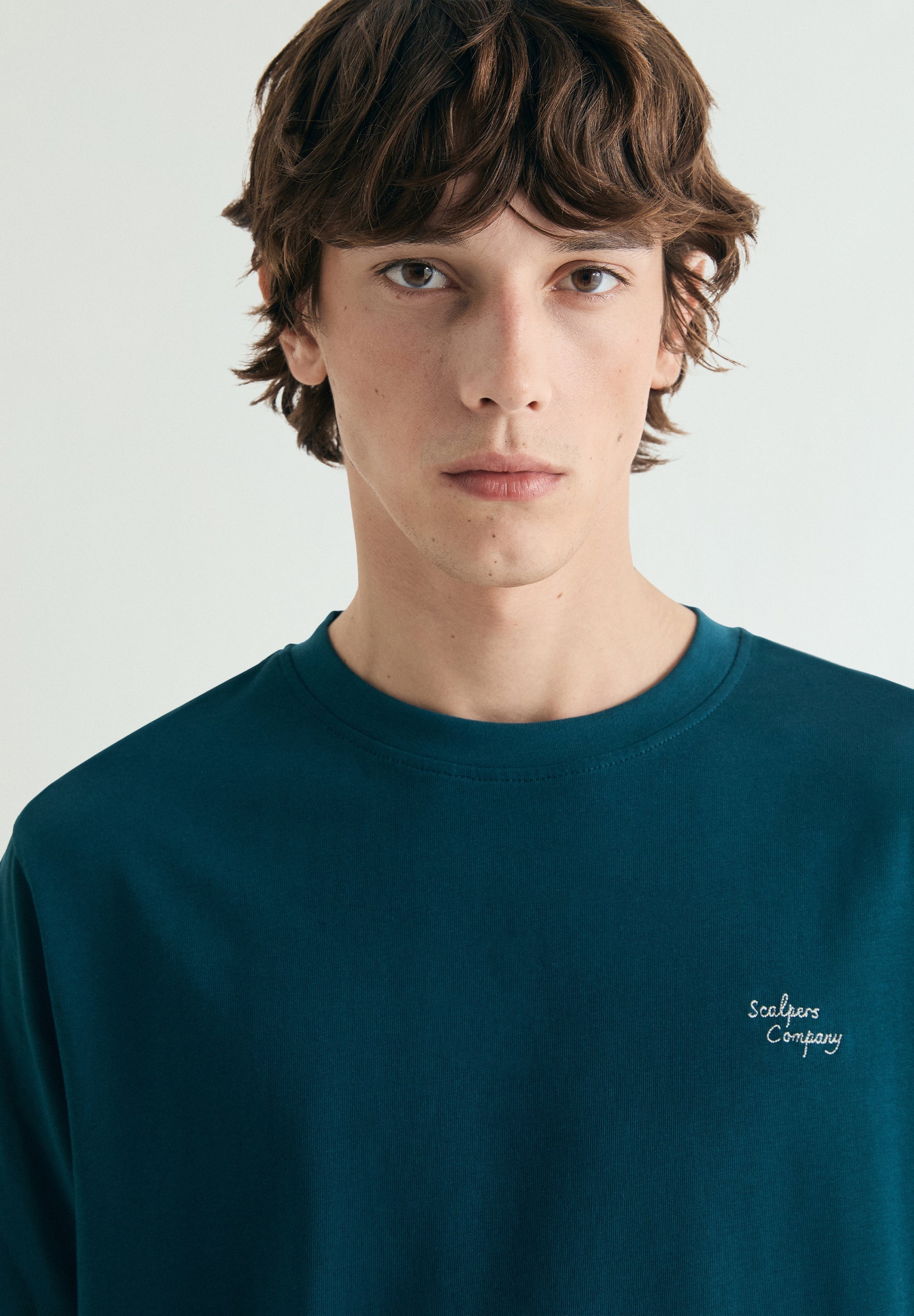 MITTELSCHWERES T-SHIRT MIT STICKEREI