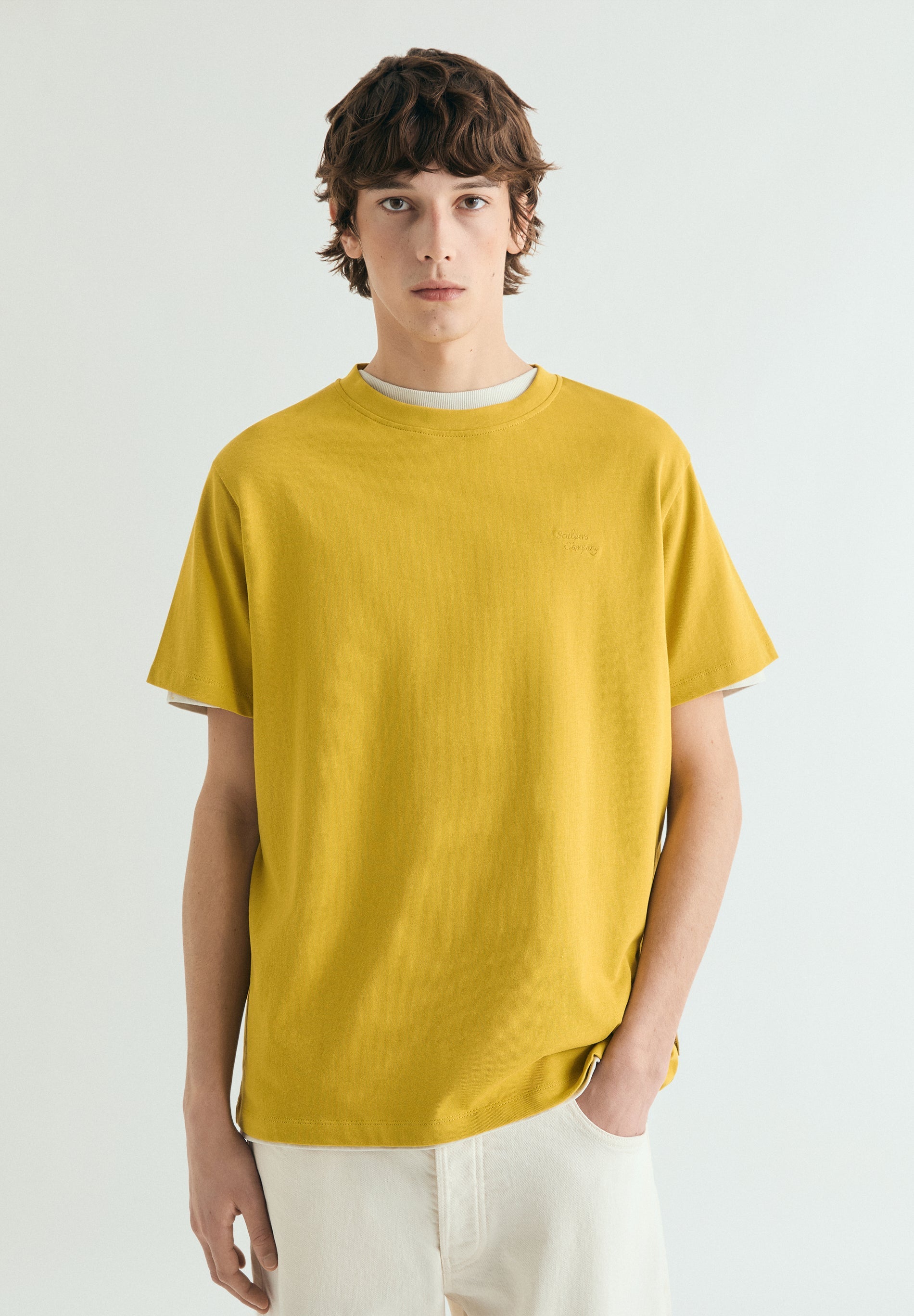 MITTELSCHWERES T-SHIRT MIT STICKEREI