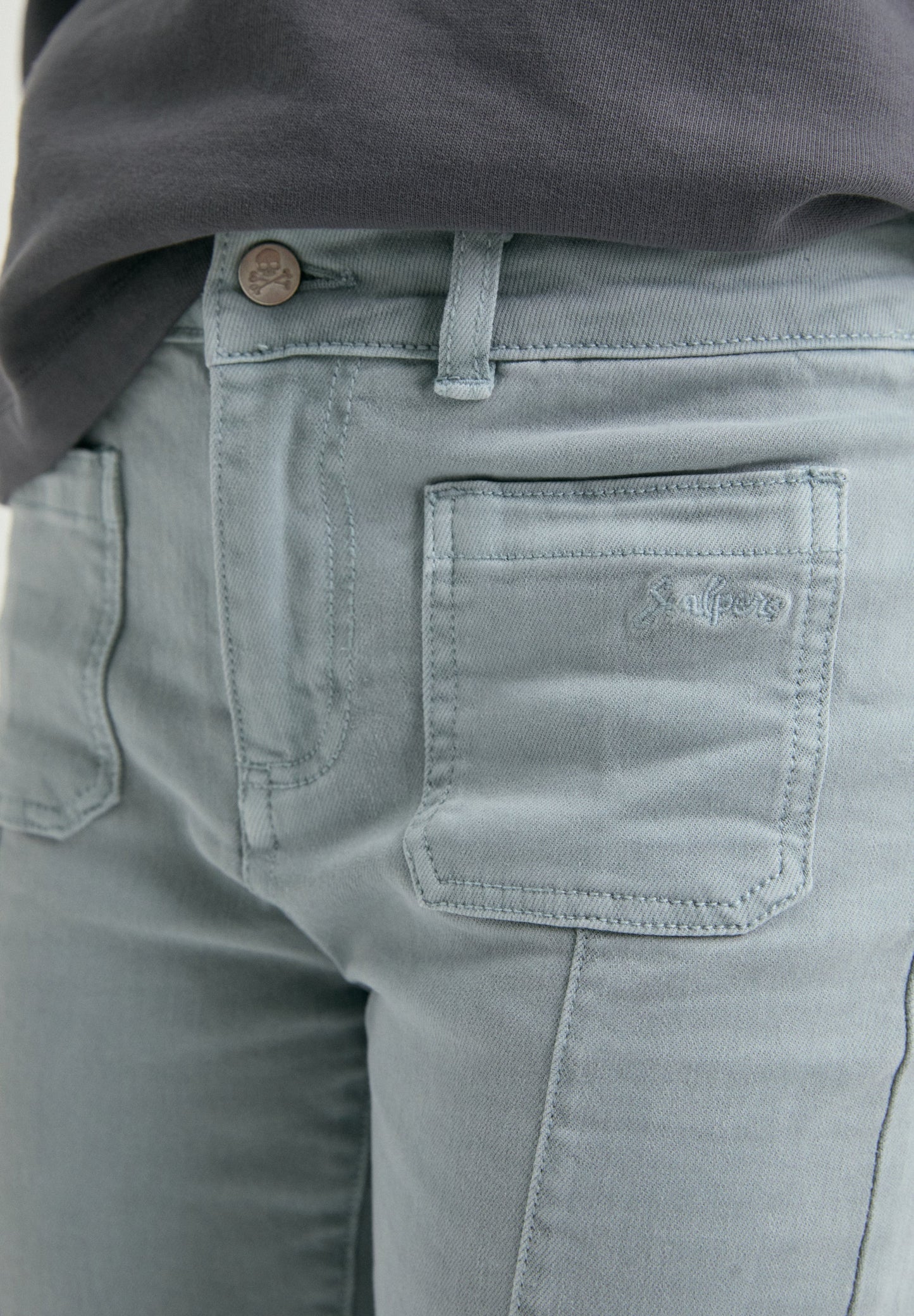 PANTALON ÉVASÉ COUTURES