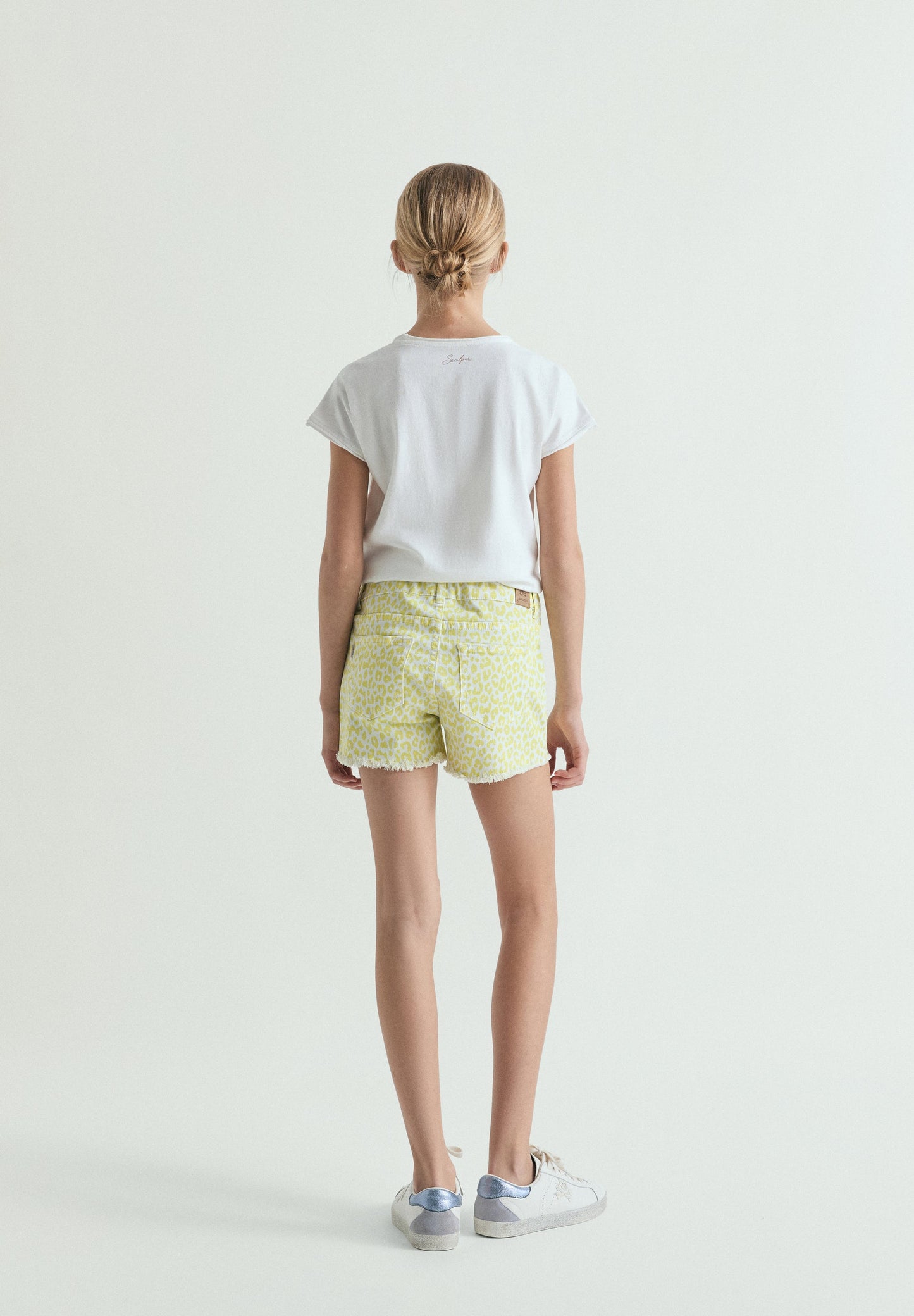 SHORTS MIT ANIMAL-PRINT UND KNÖPFEN