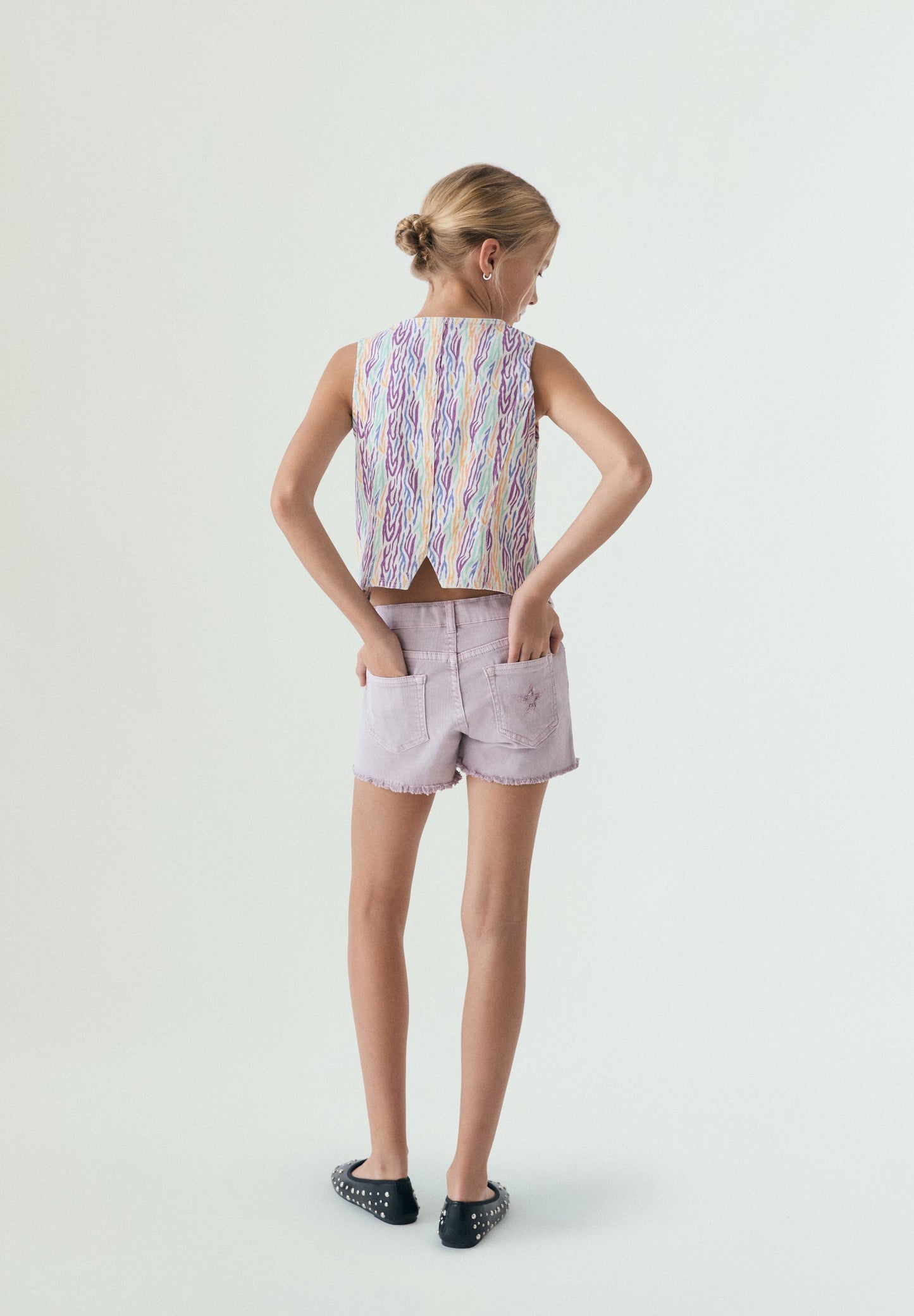 SHORTS AUS DENIM IN VERWASCHENER OPTIK