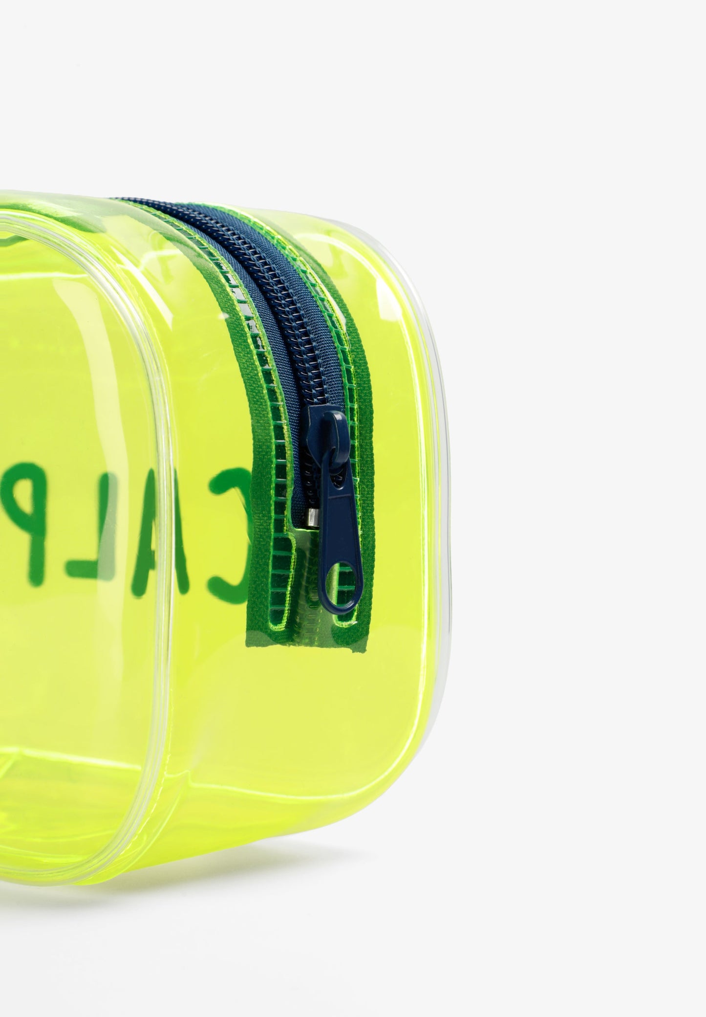 TROUSSE DE TOILETTE AVEC SET DE VOYAGE