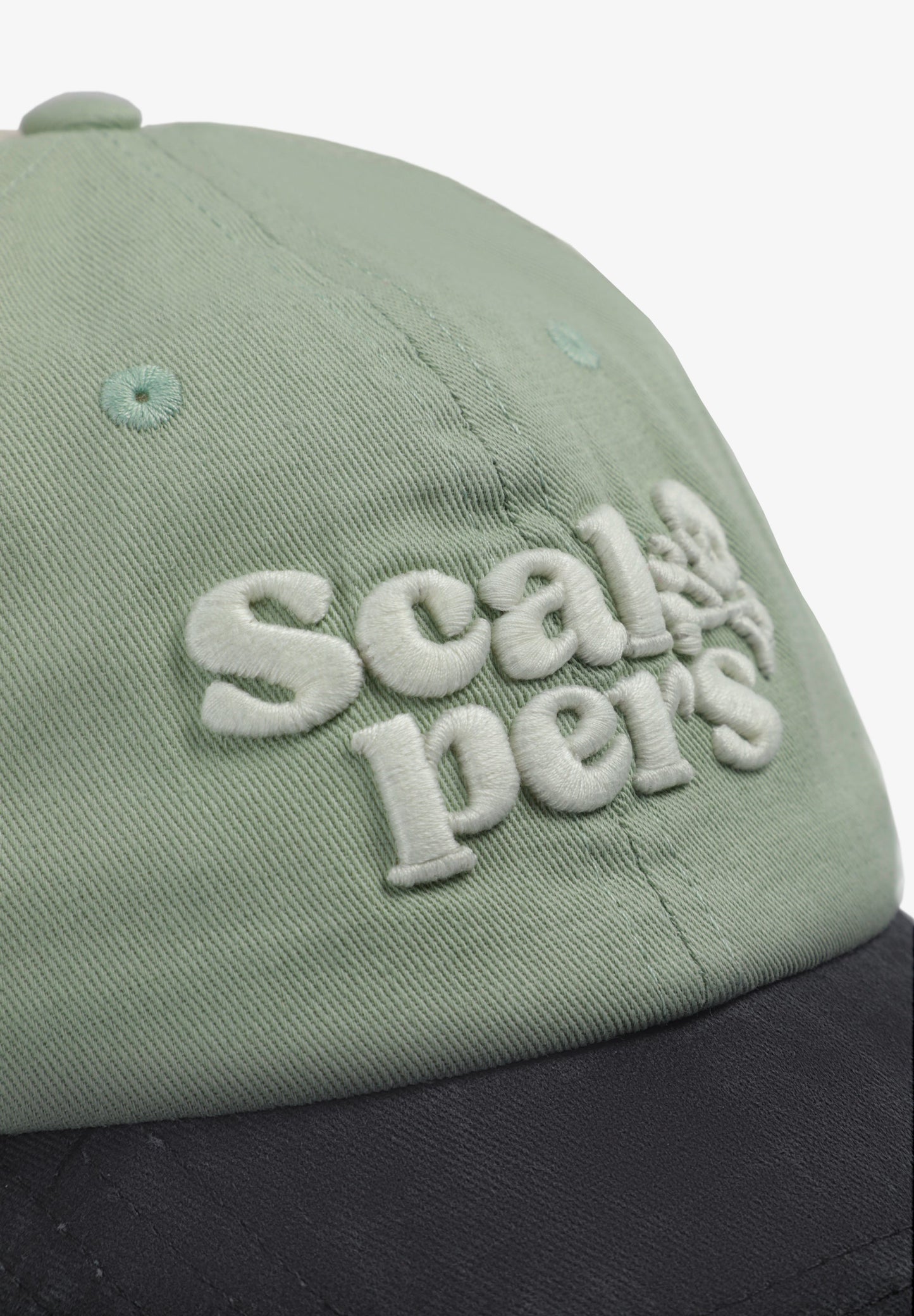 CASQUETTE BRODÉE CONTRASTANTE