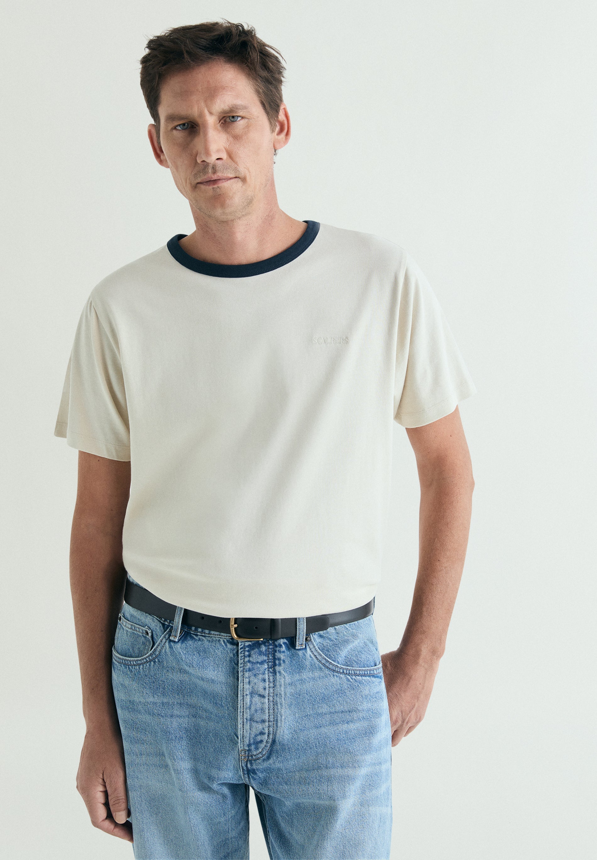 CONTRAST COLLAR T-SHIRT