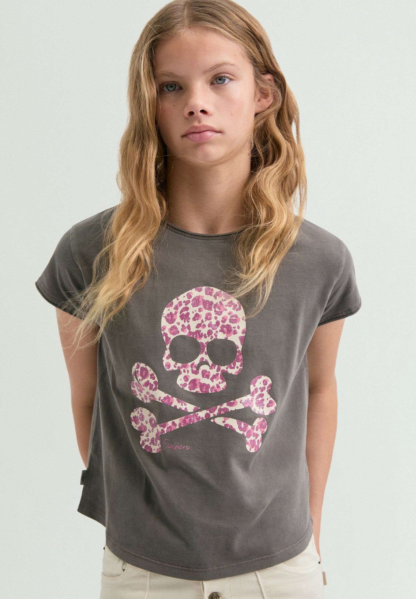 T-SHIRT MIT TOTENKOPF UND ANIMAL-PRINT