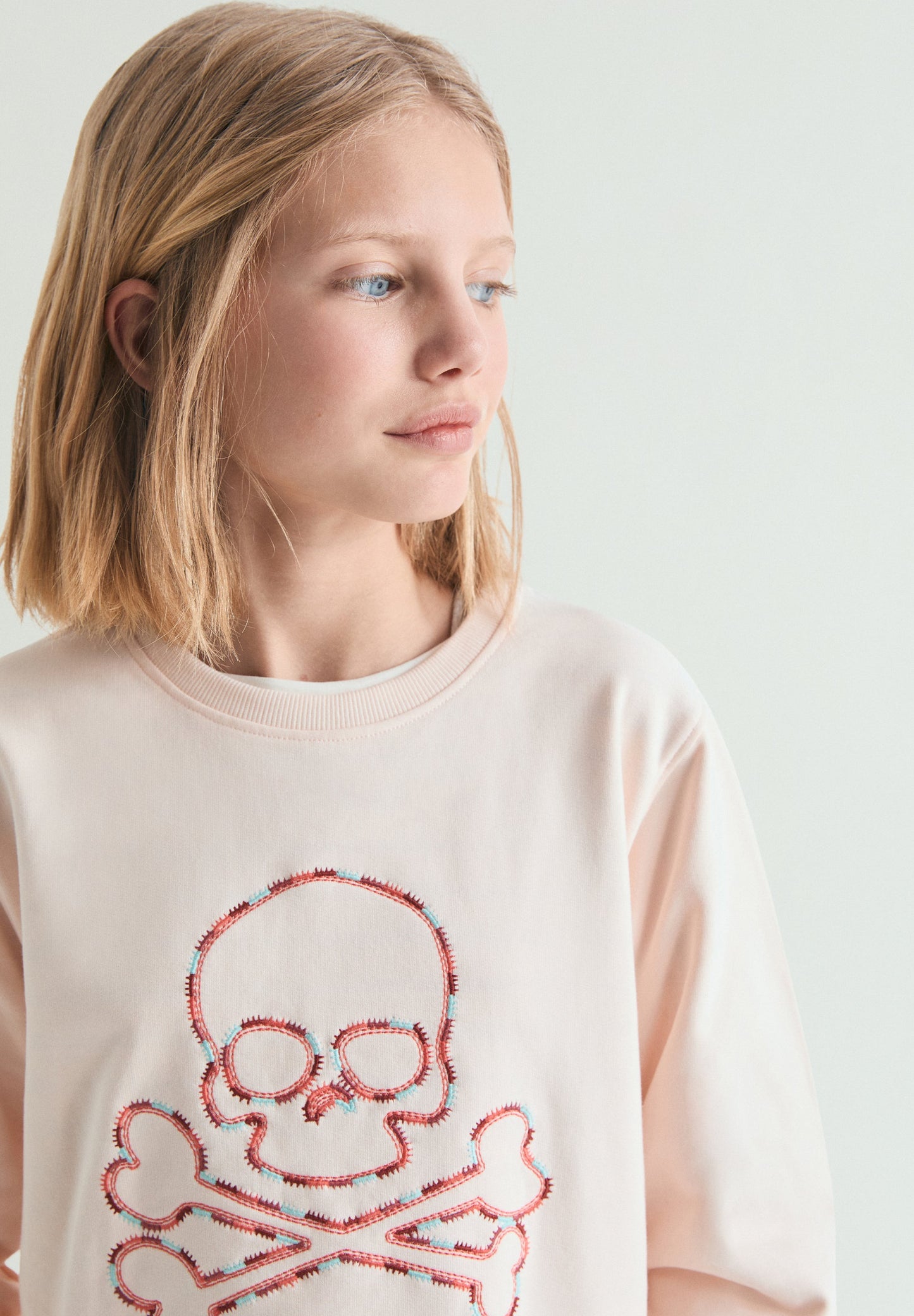 SWEATSHIRT WITH CONTRAST EMBROIDERY