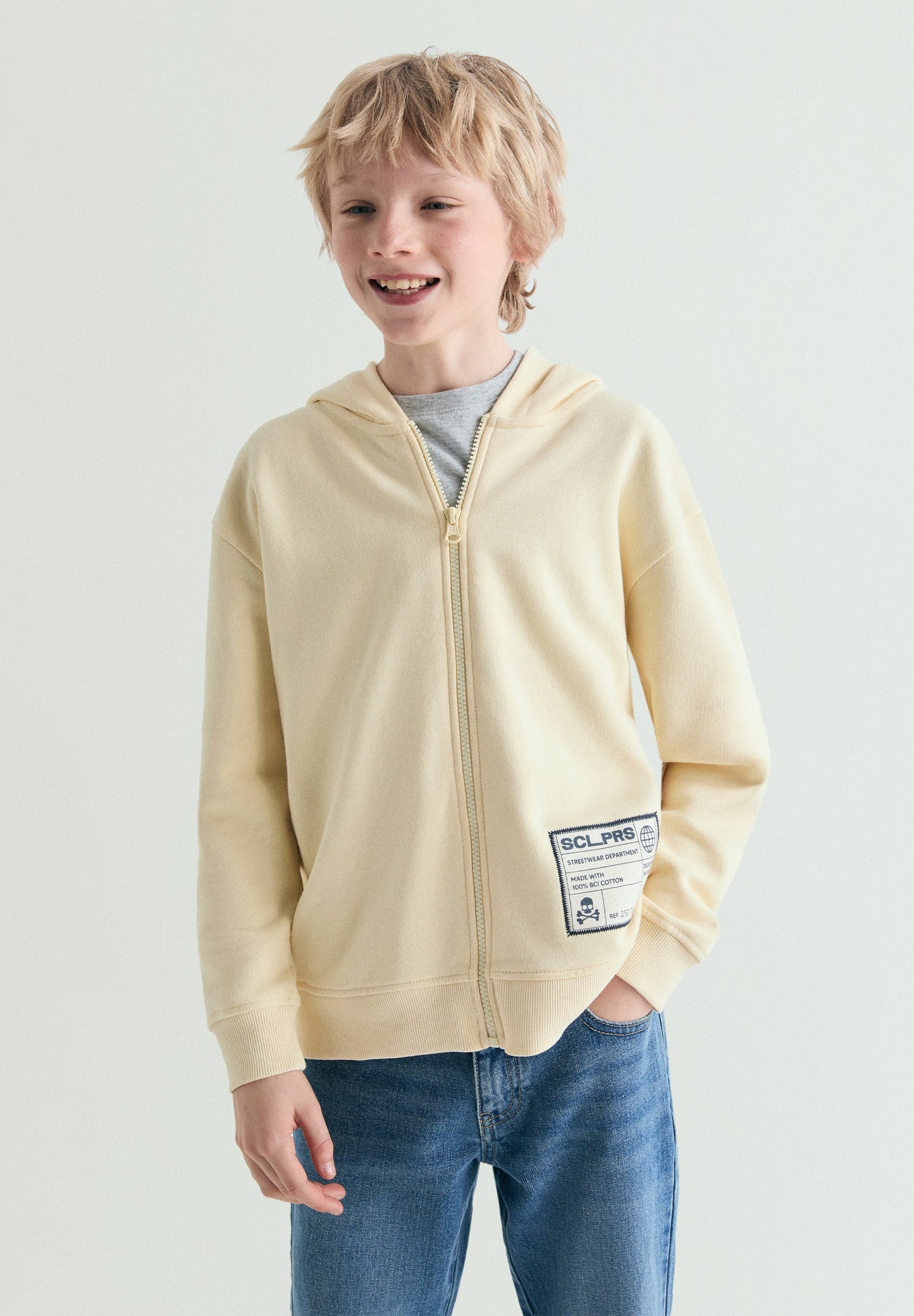 HOODY MIT KAPUZE UND TOTENKOPF