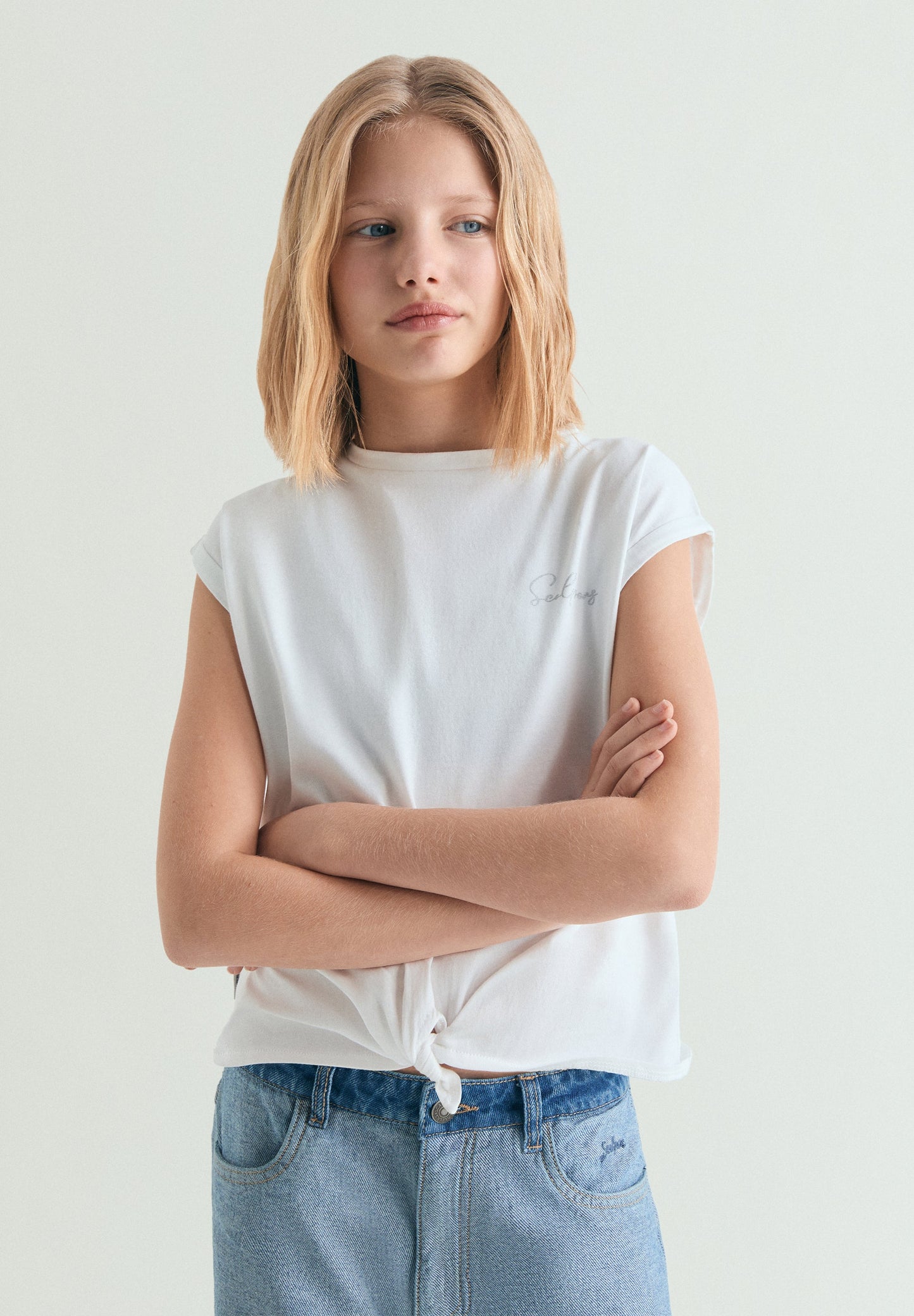 SHIRT MIT KNOTEN UND TOTENKOPF