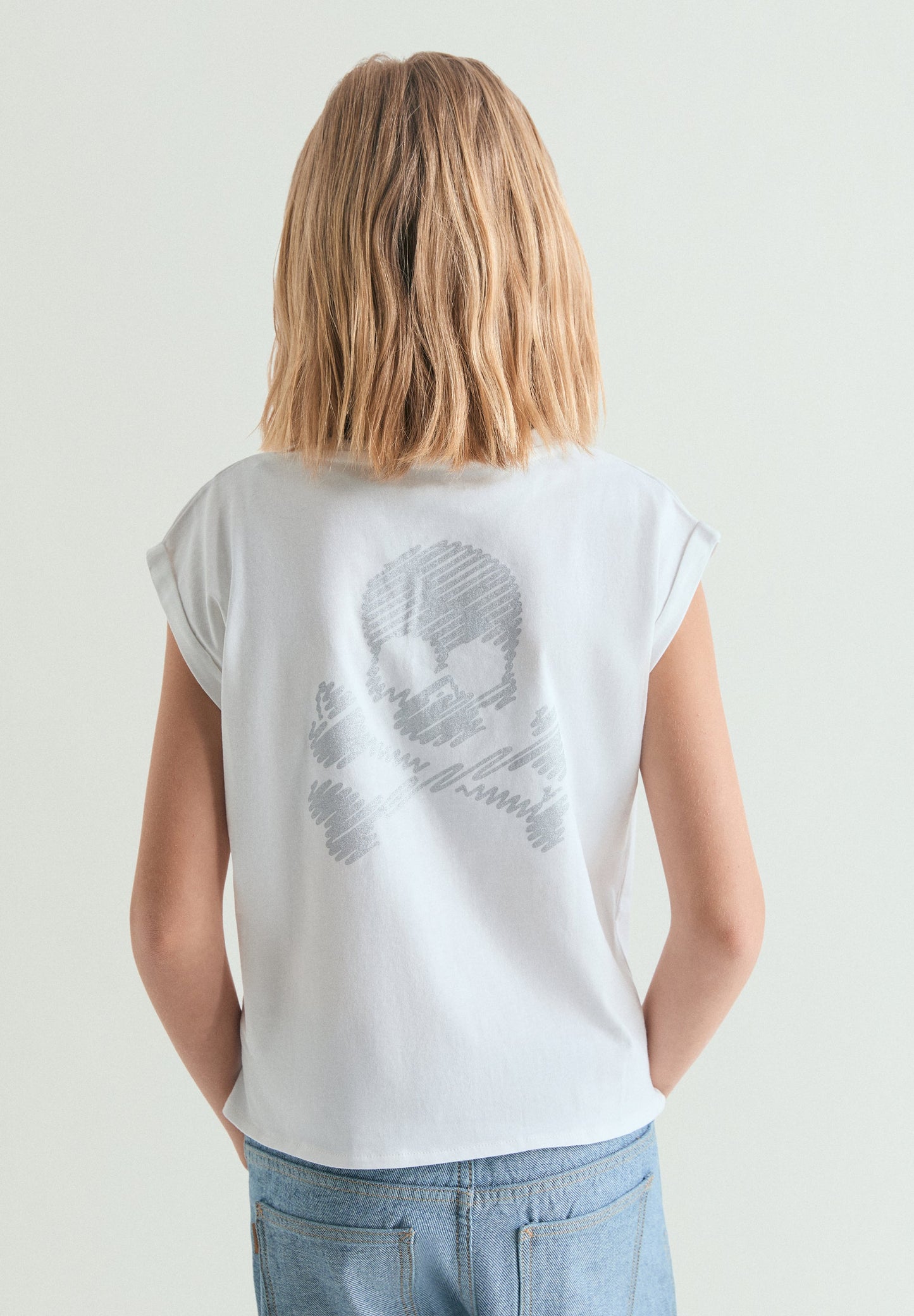 SHIRT MIT KNOTEN UND TOTENKOPF
